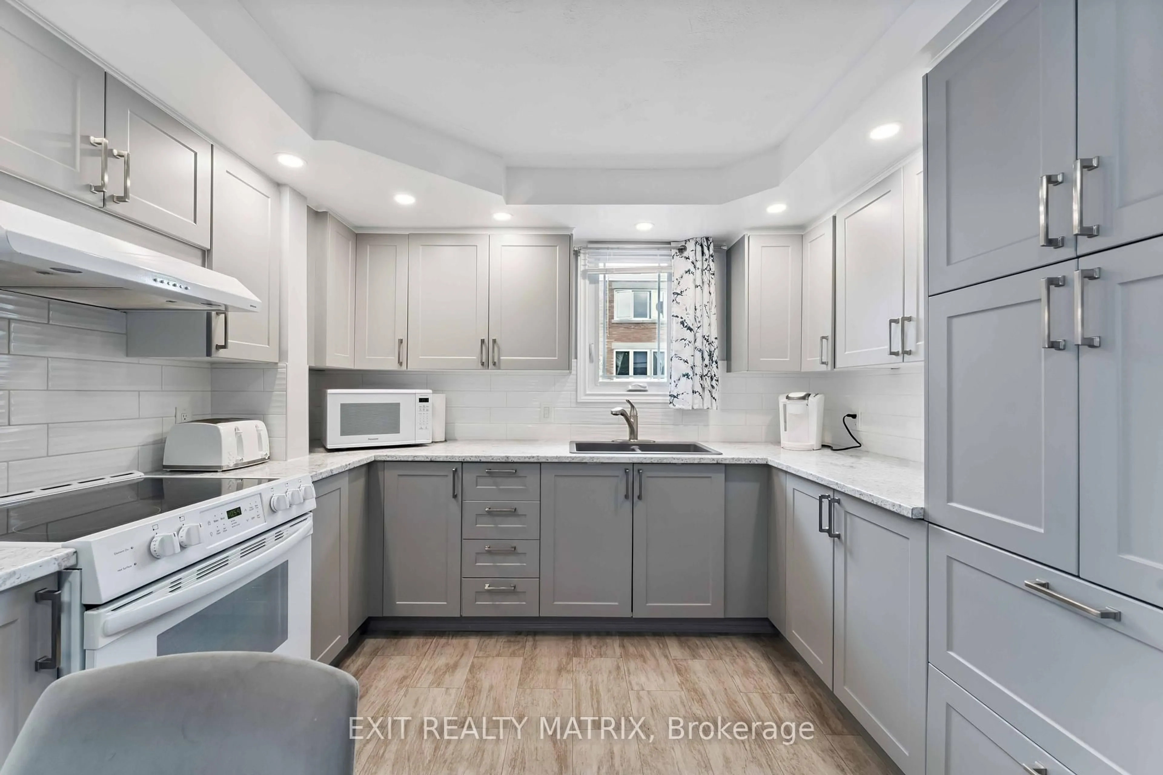 Unknown for 347 Shakespeare St, Ottawa Ontario K1L 5M1