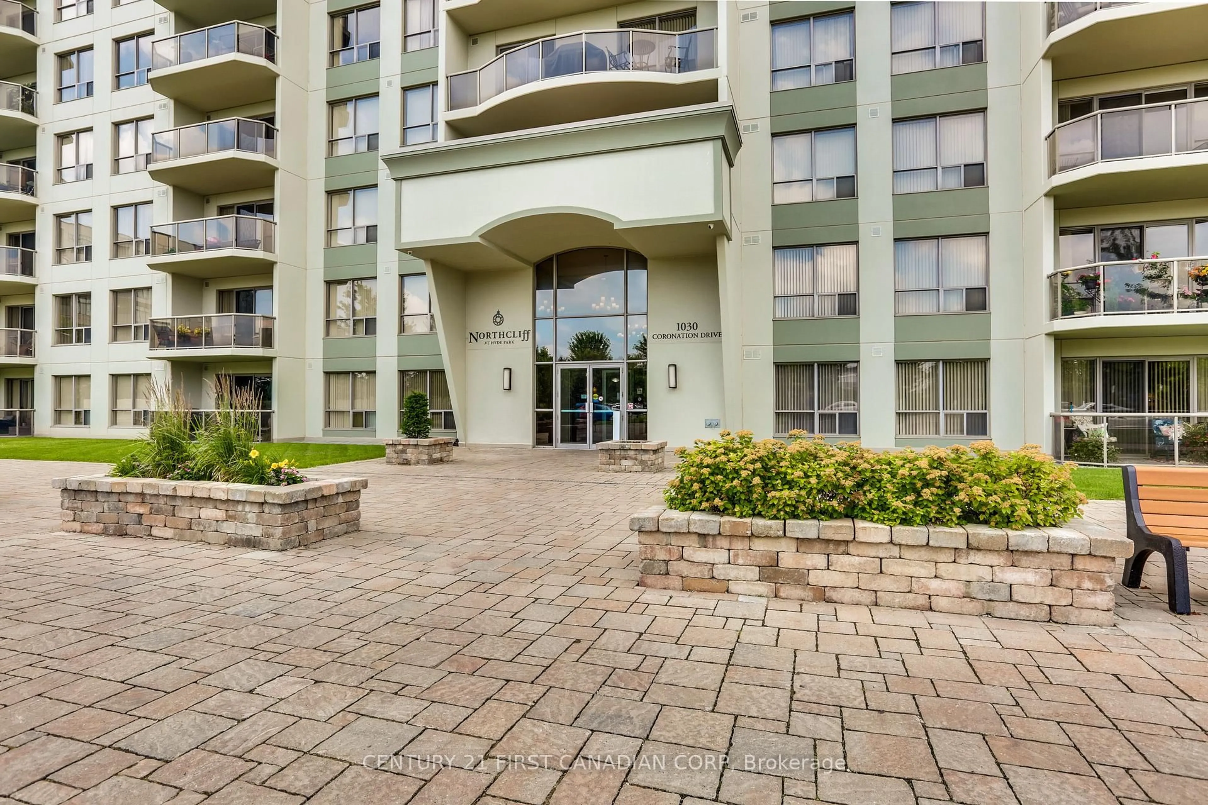 Patio, unknown for 1030 Coronation Dr #314, London North Ontario N6G 0G5