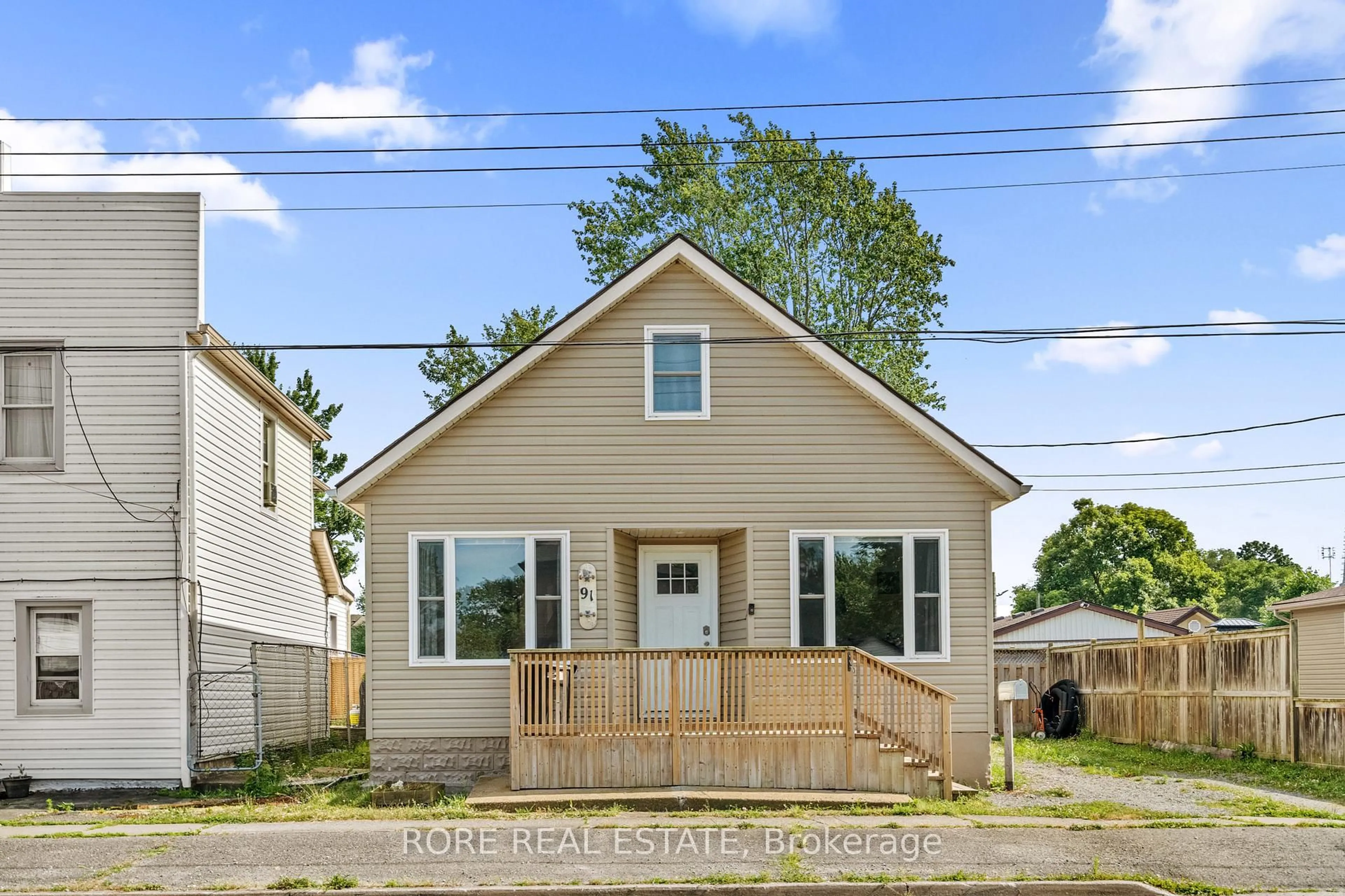 Home with vinyl exterior material, street for 91 Bell St, Port Colborne Ontario L3K 1H7
