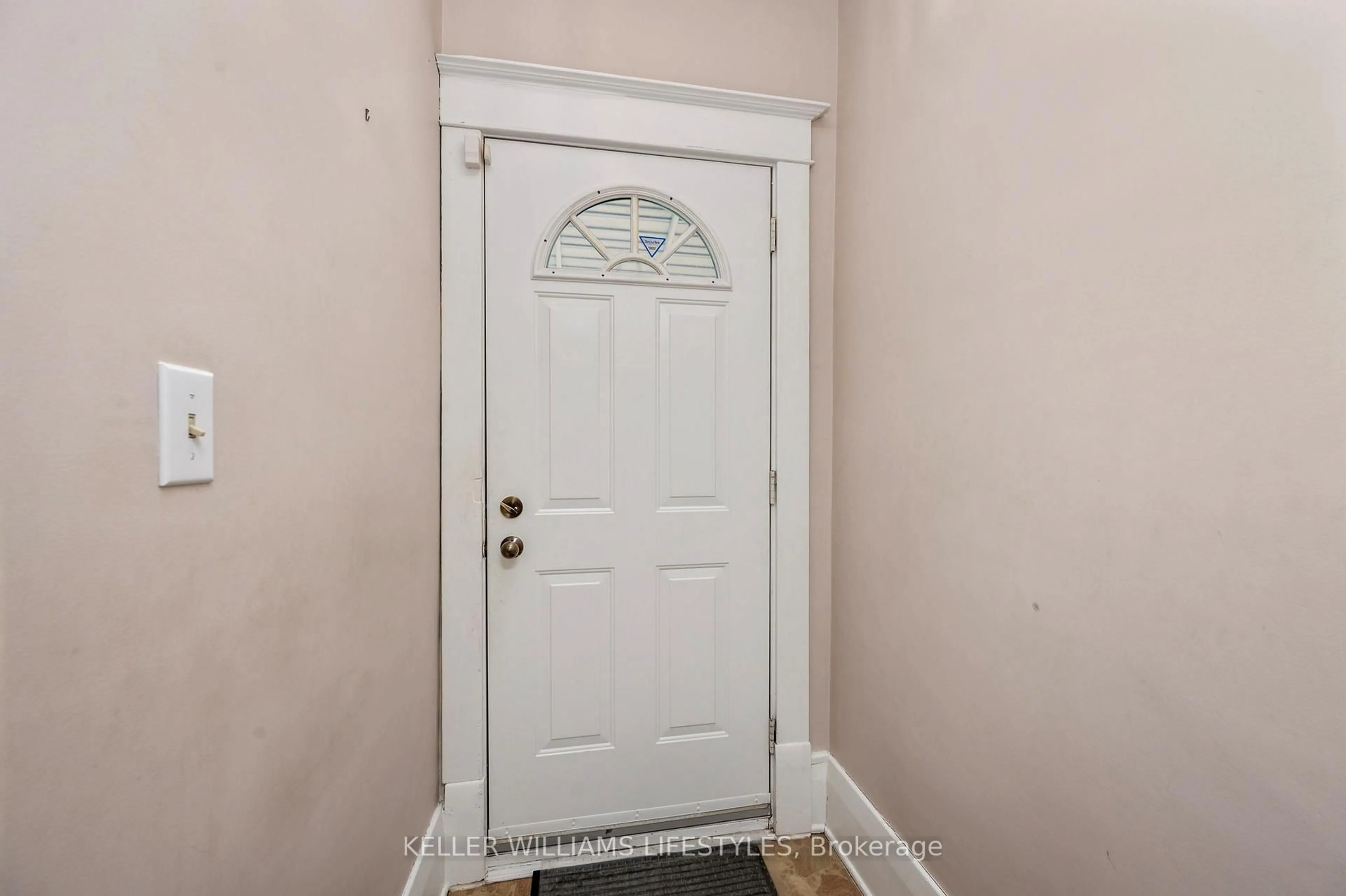 Indoor entryway for 53 Tennyson St, London East Ontario N5Z 2K6