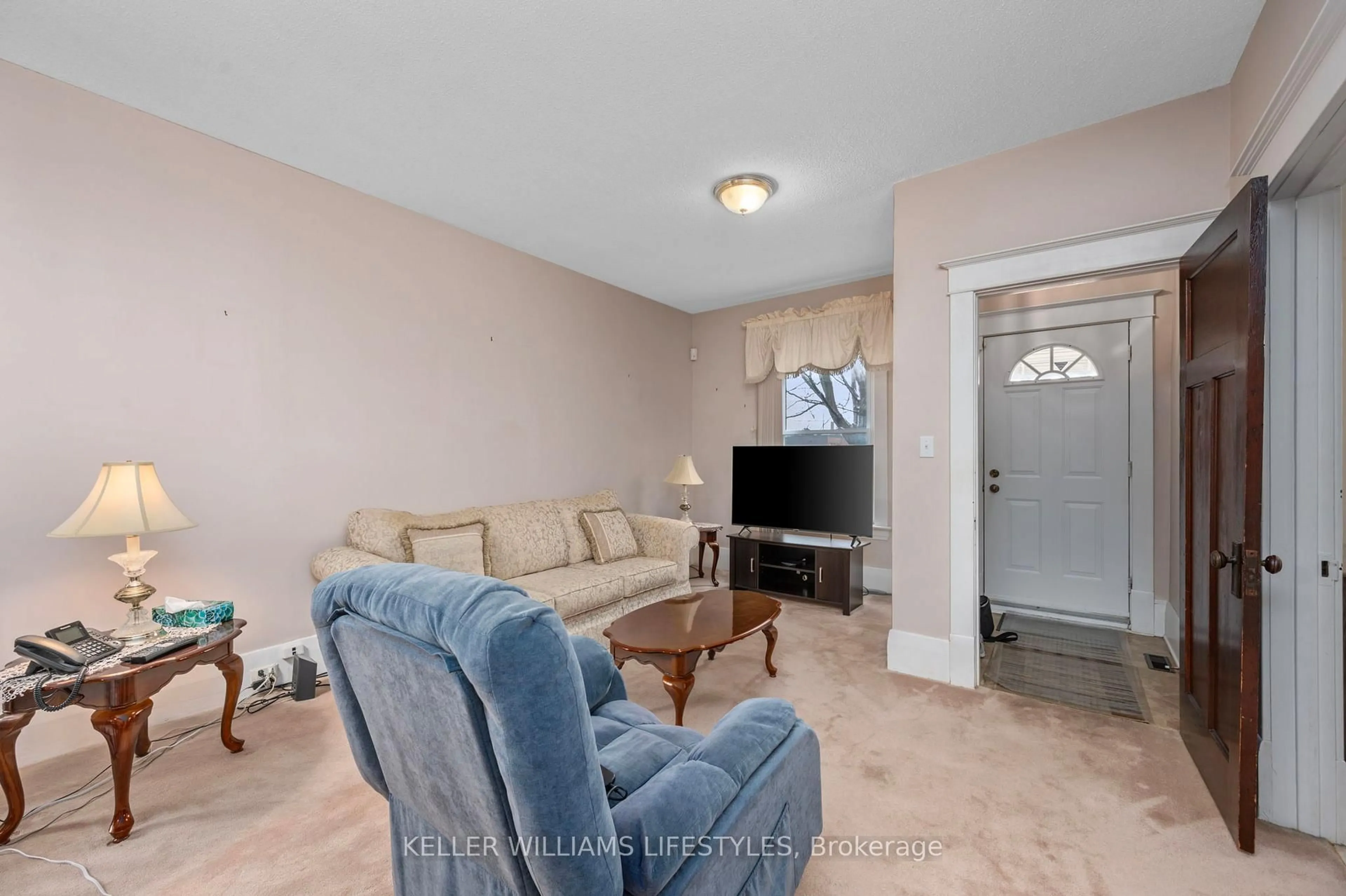 Living room with furniture, unknown for 53 Tennyson St, London East Ontario N5Z 2K6