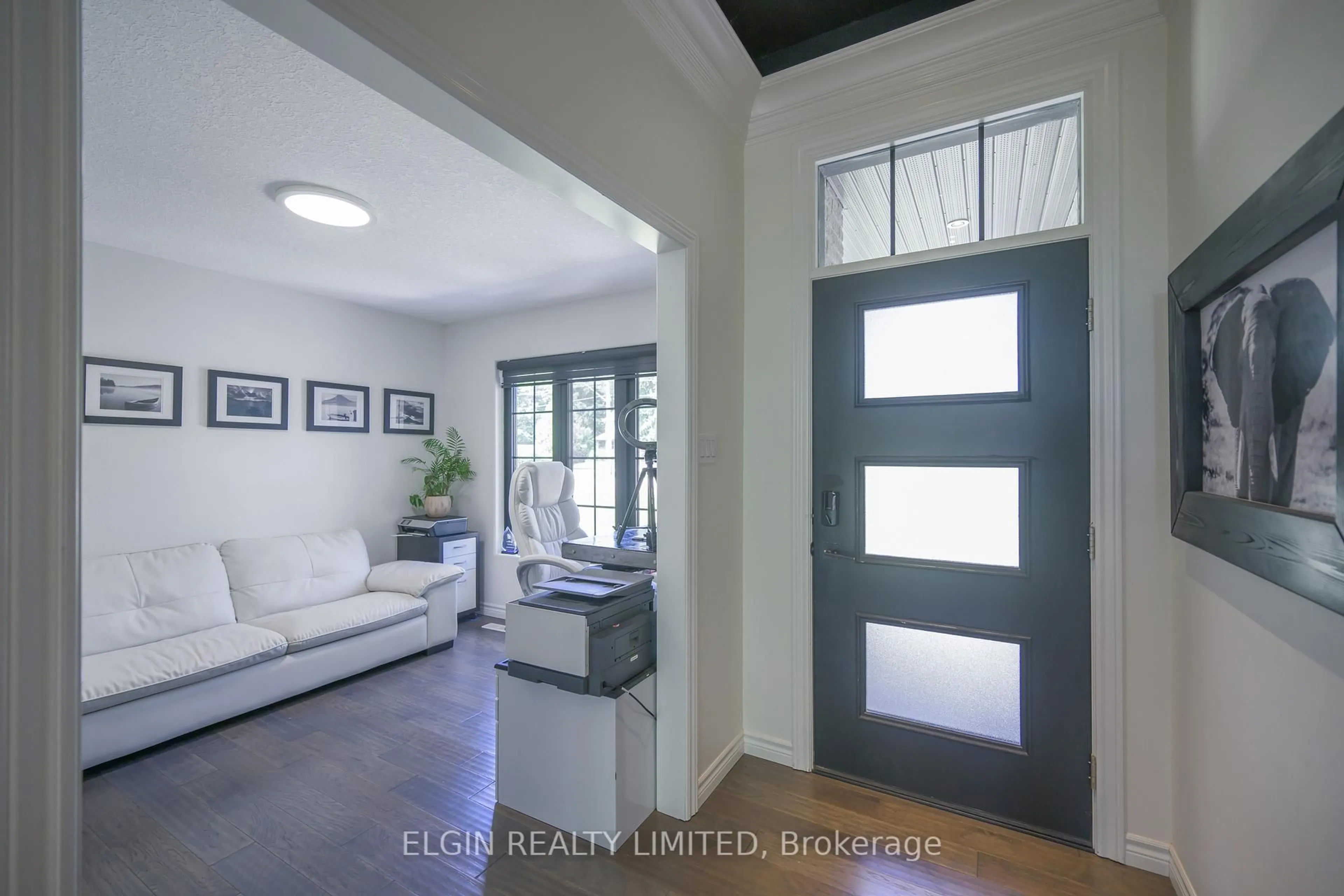 Indoor entryway for 222 Centennial Ave, Central Elgin Ontario N5R 5B2