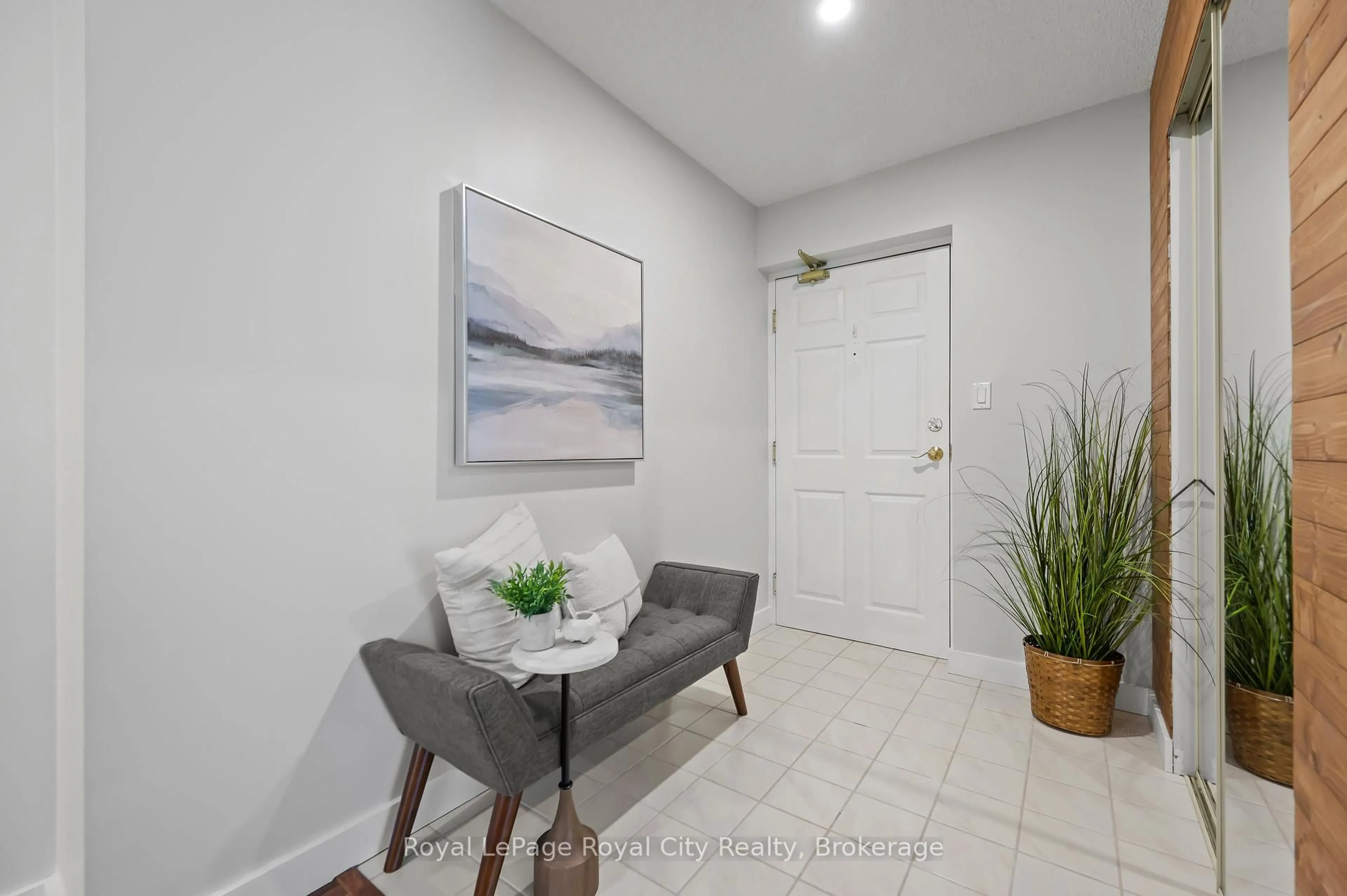 Indoor entryway for 281 Bristol St #201, Guelph Ontario N1H 8J3