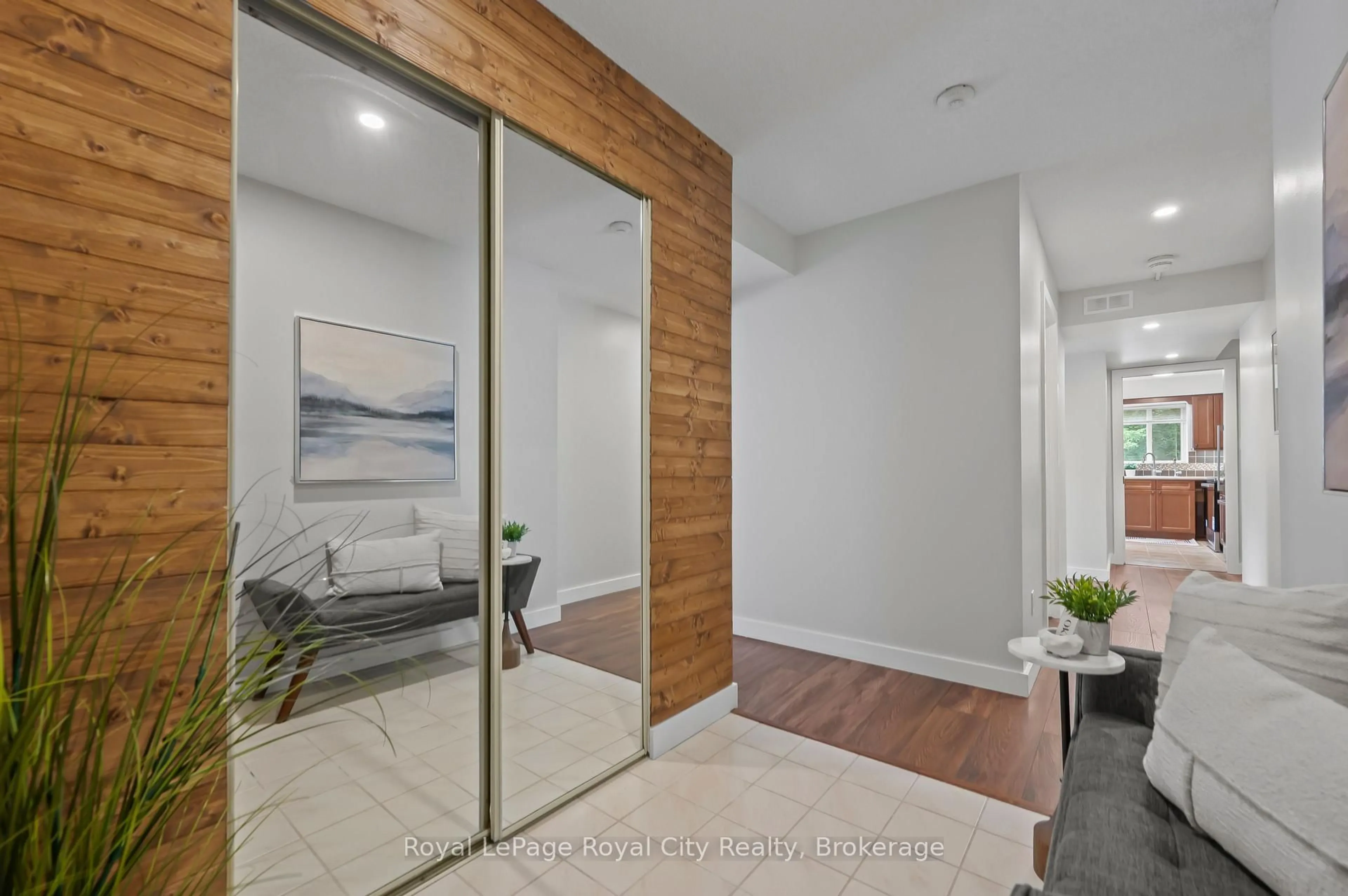 Indoor entryway for 281 Bristol St #201, Guelph Ontario N1H 8J3