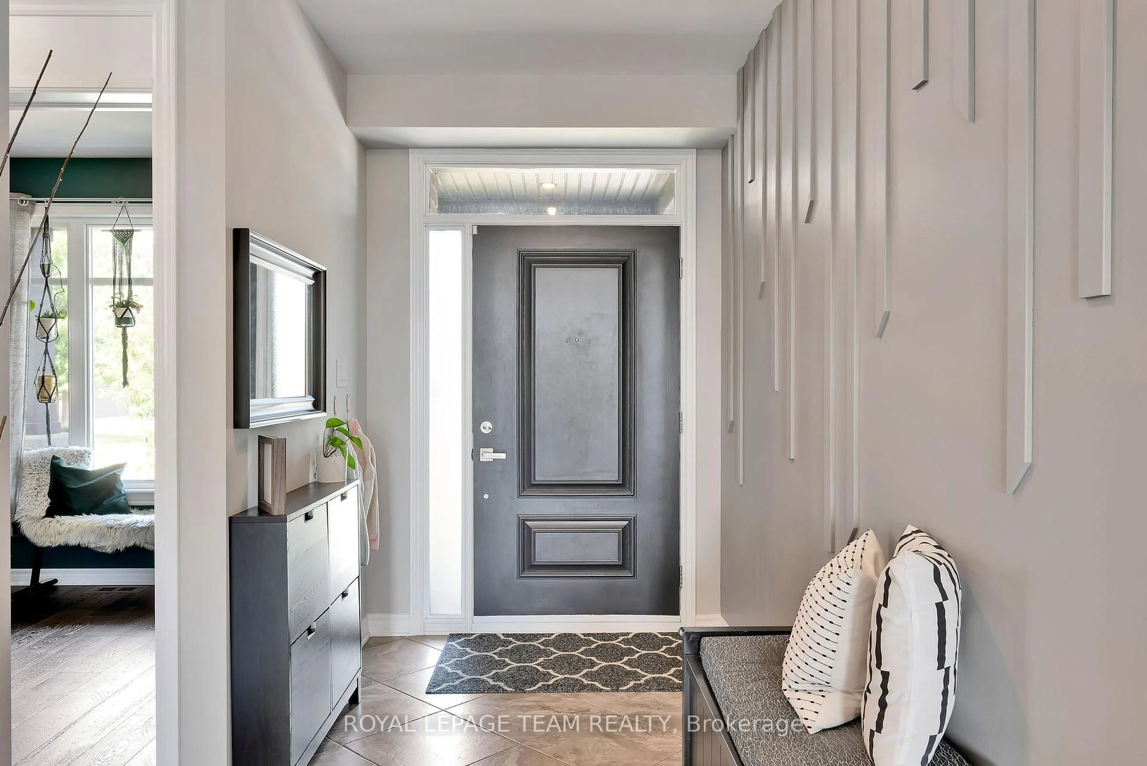 Indoor entryway for 36 Cento Way, Ottawa Ontario K2S 0W4