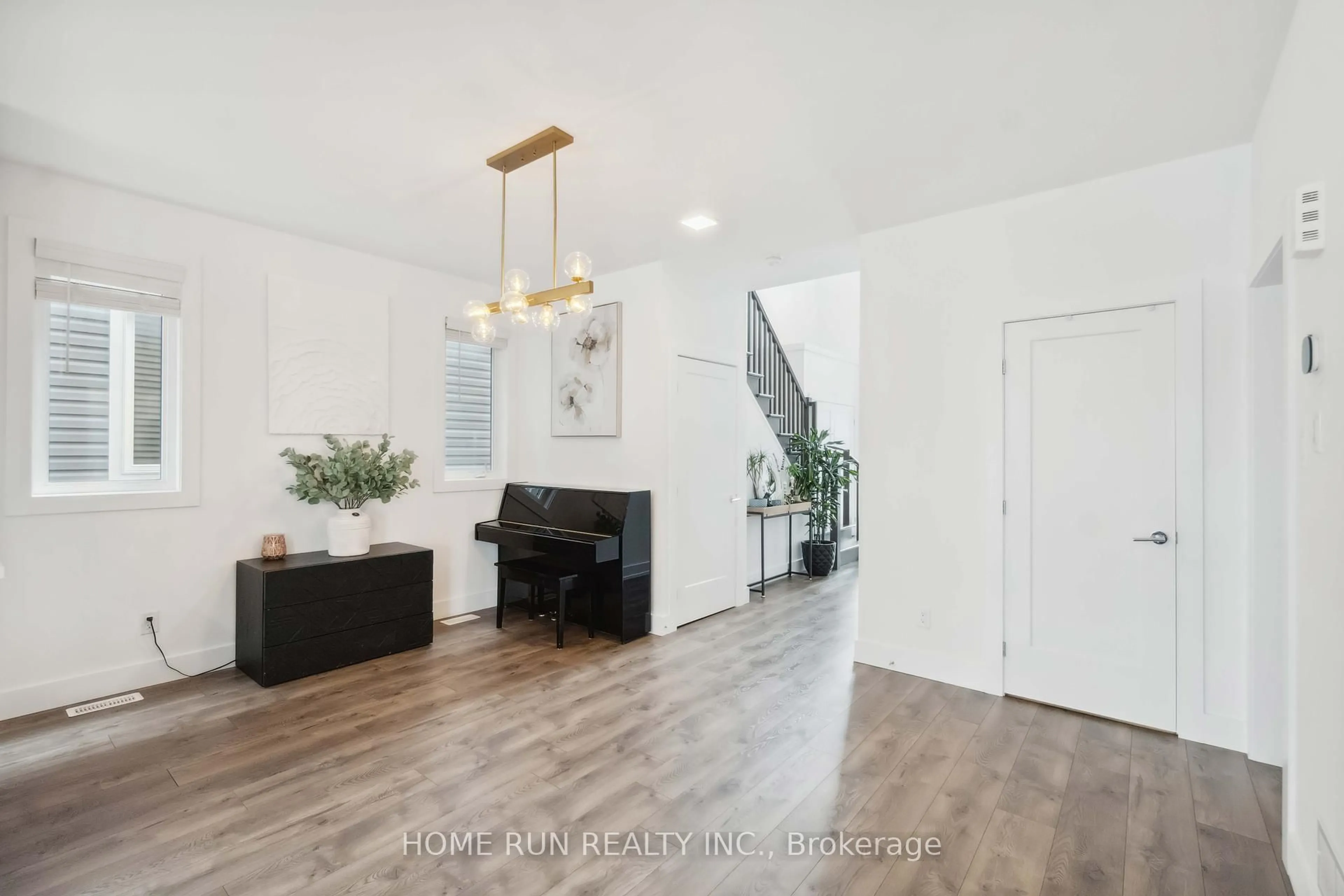 Indoor entryway for 334 Haliburton Hts, Ottawa Ontario K2V 0G1