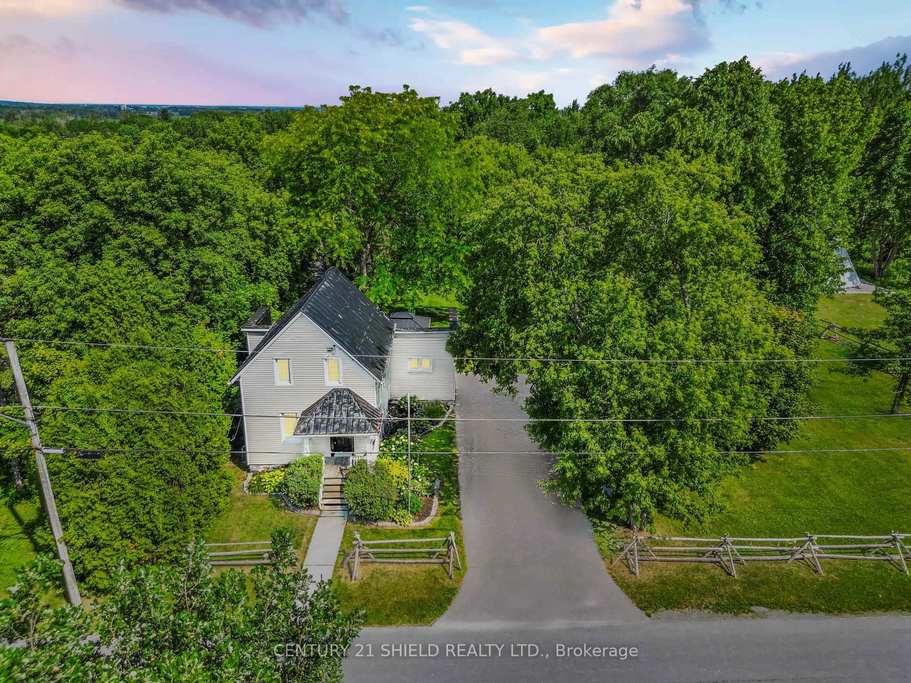 A pic from outside/outdoor area/front of a property/back of a property/a pic from drone, unknown for 23 Mechanic St, North Glengarry Ontario K0C 1T0