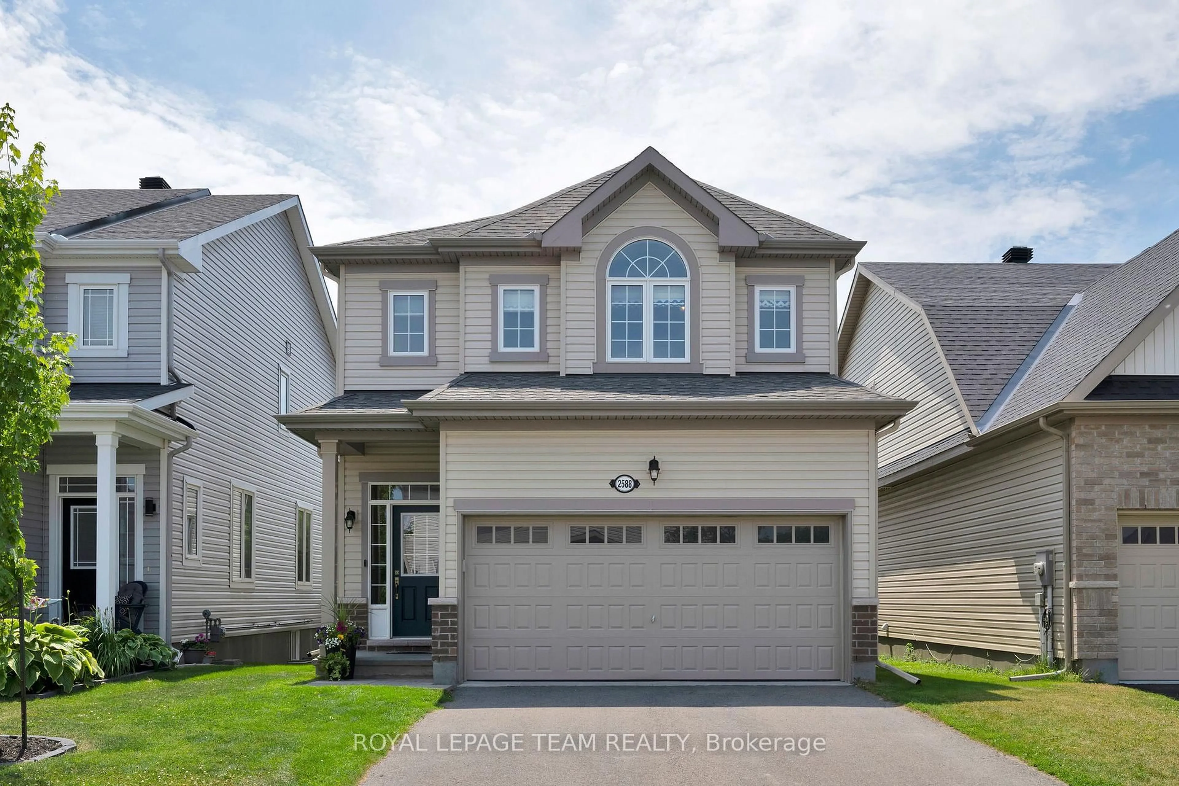 Home with vinyl exterior material, street for 2588 Tempo Dr, North Grenville Ontario K0G 1J0