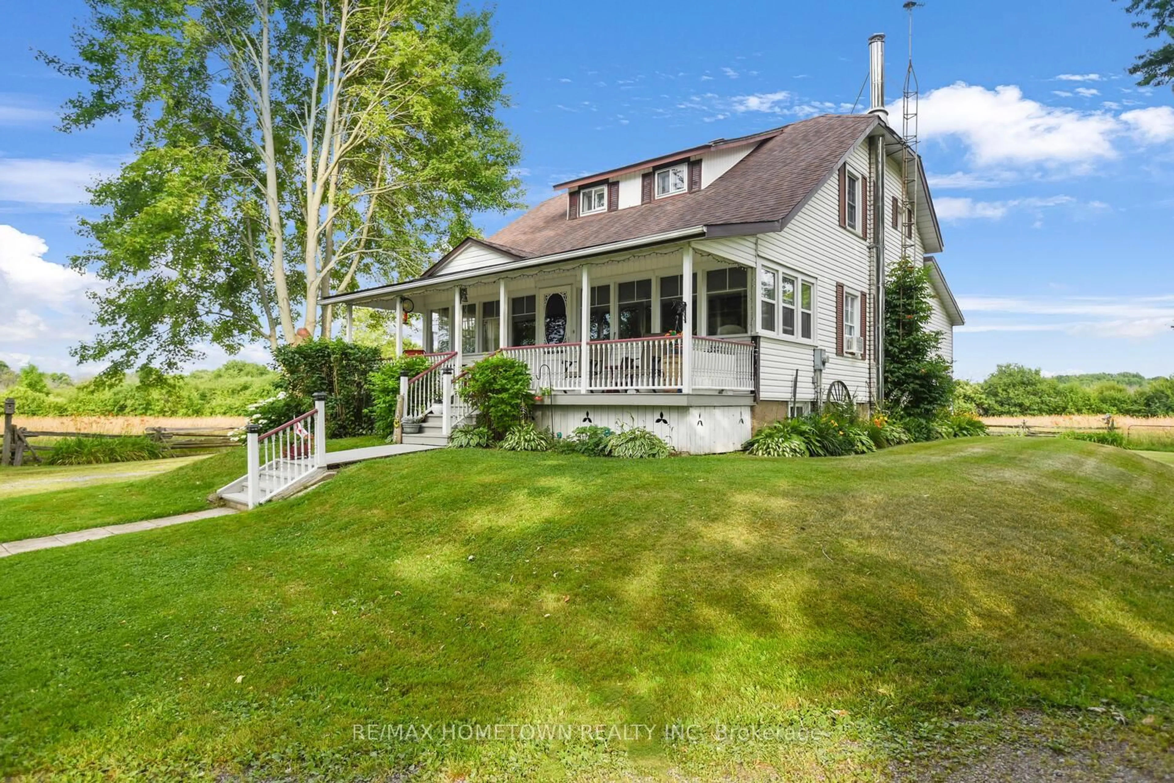 A pic from outside/outdoor area/front of a property/back of a property/a pic from drone, unknown for 9113 County Road 6 Rd, Augusta Ontario K0G 1R0