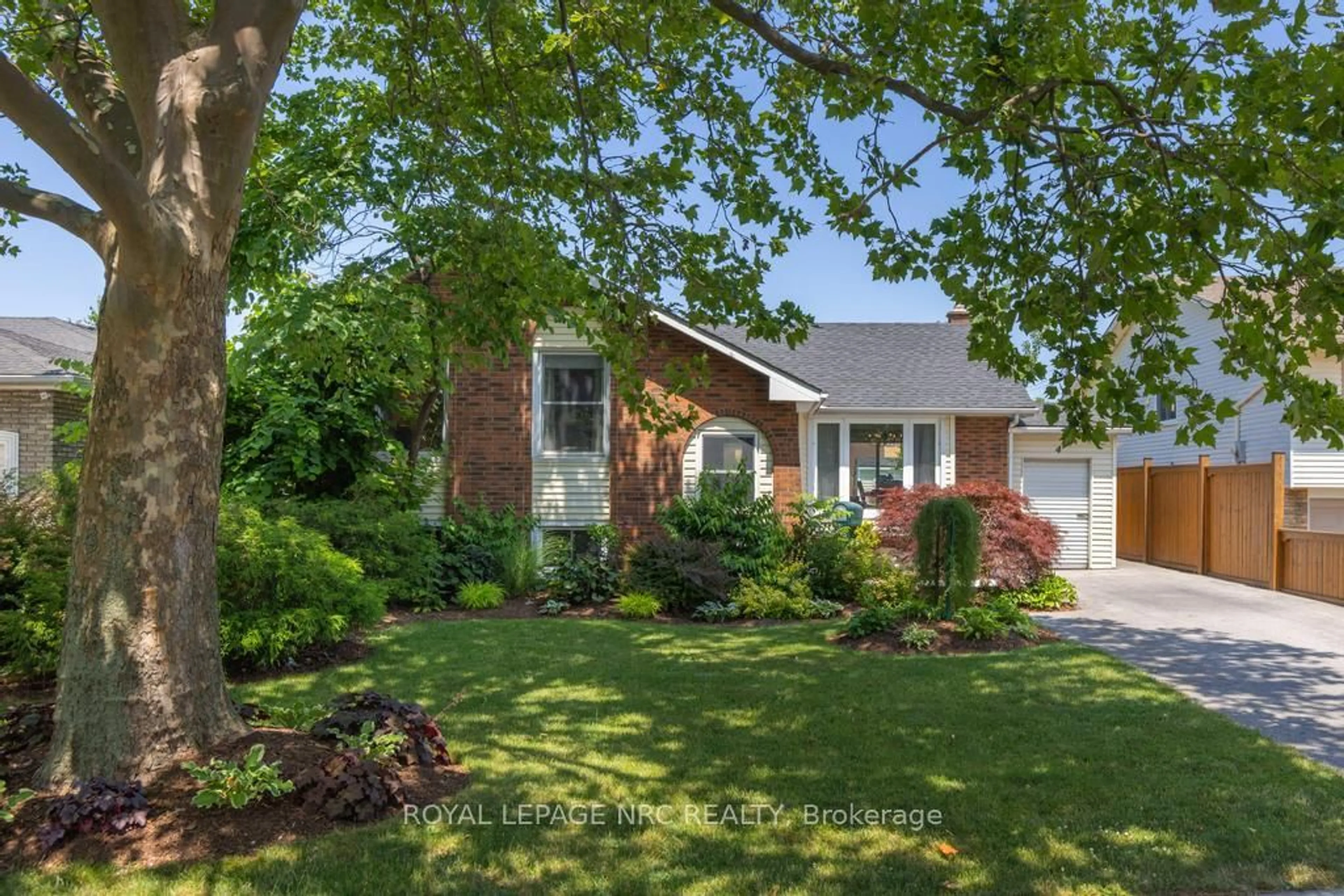 Home with brick exterior material, street for 4 Rochelle Dr, St. Catharines Ontario L2M 6Y8