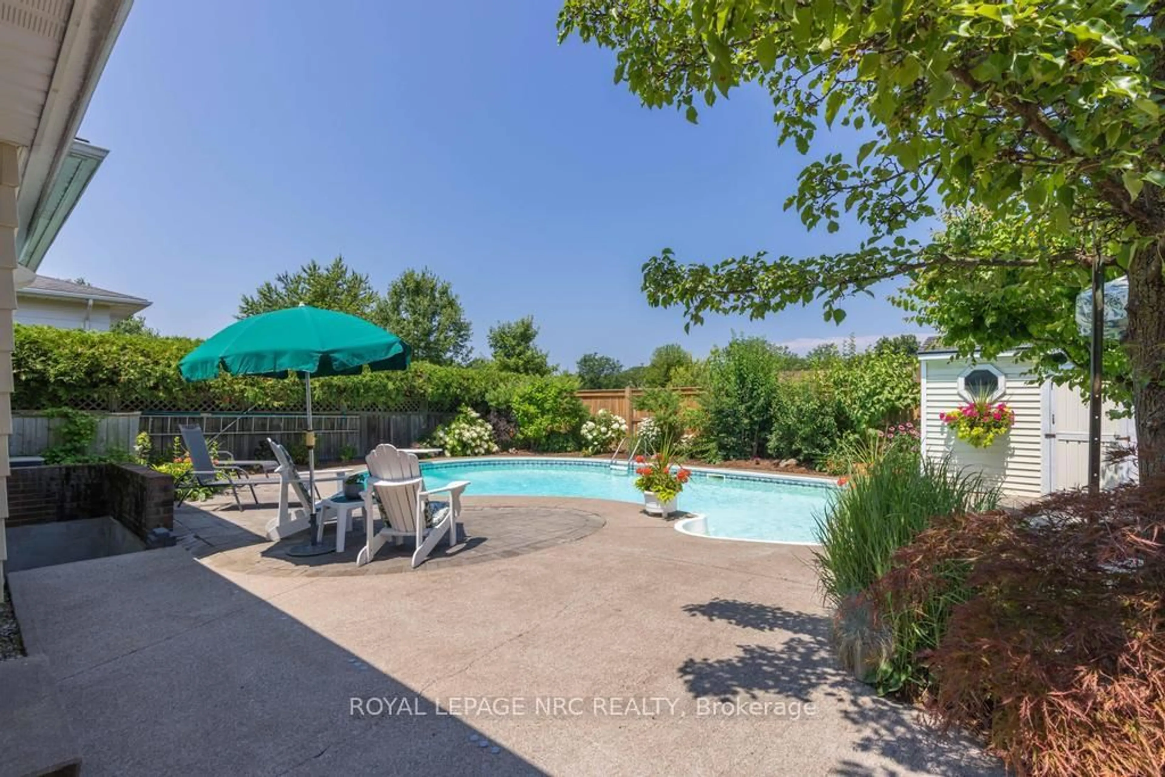 Pool for 4 Rochelle Dr, St. Catharines Ontario L2M 6Y8