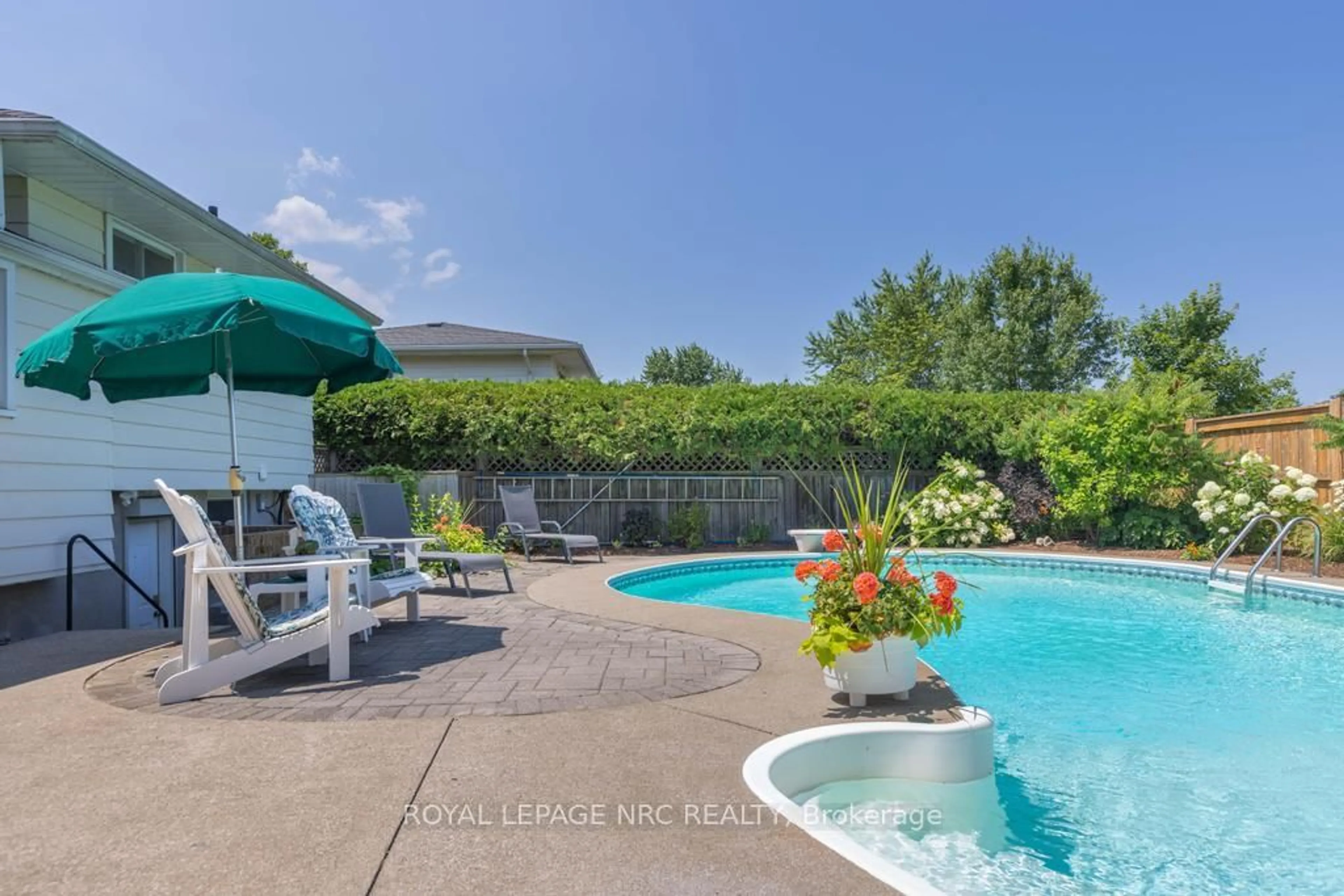 Pool for 4 Rochelle Dr, St. Catharines Ontario L2M 6Y8
