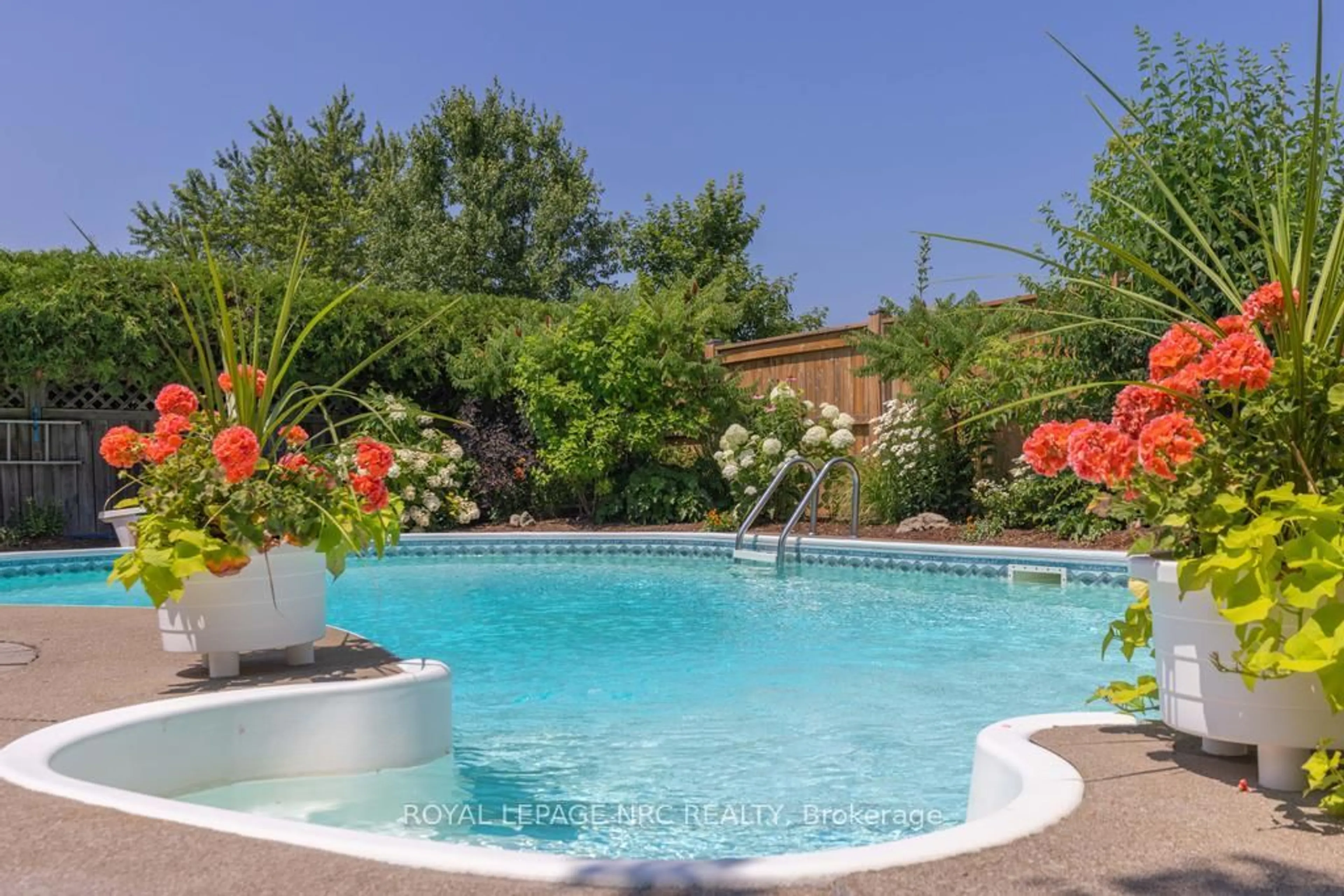 Pool for 4 Rochelle Dr, St. Catharines Ontario L2M 6Y8