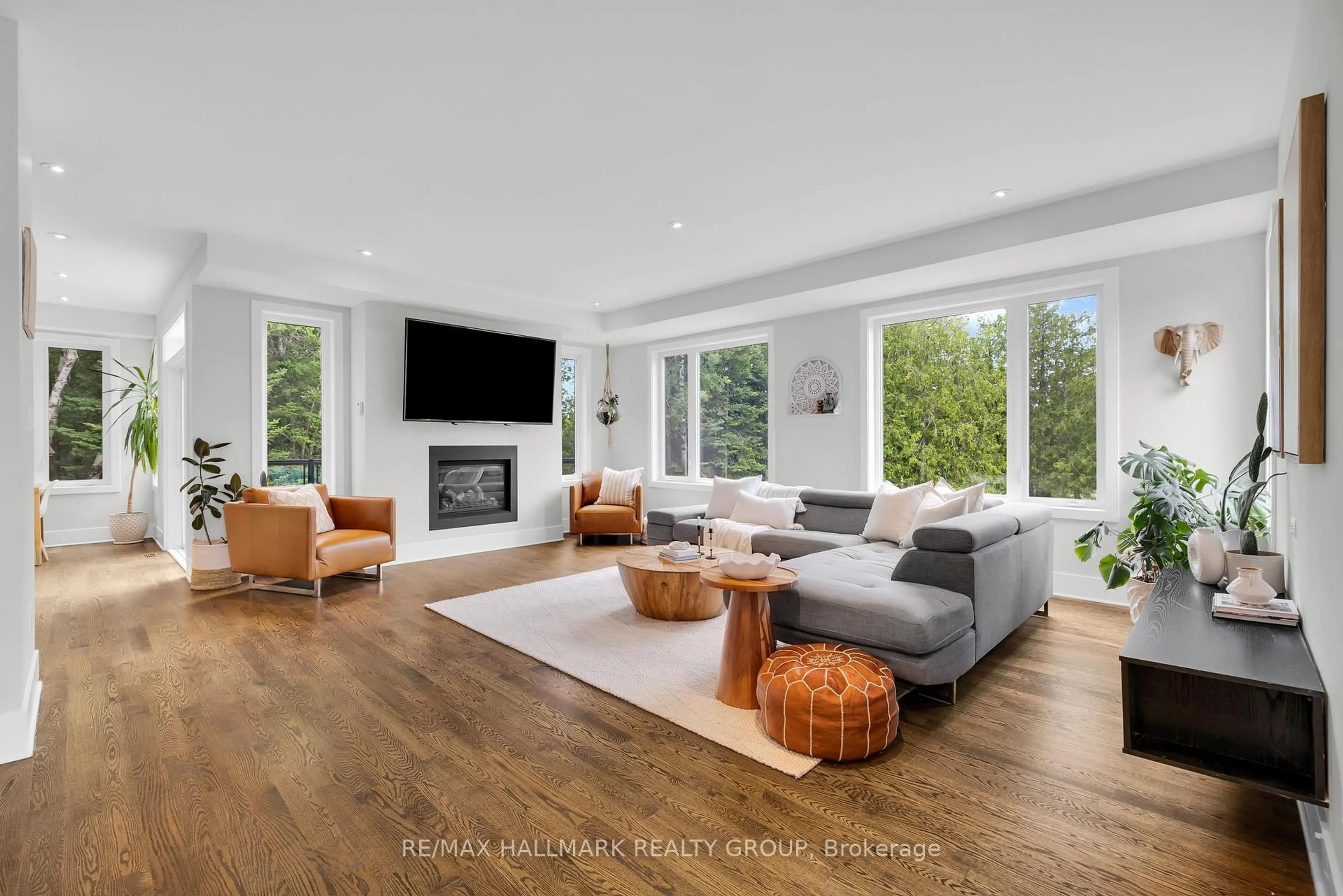 Living room with furniture, unknown for 3311 Barlow Cres, Ottawa Ontario K0A 1T0