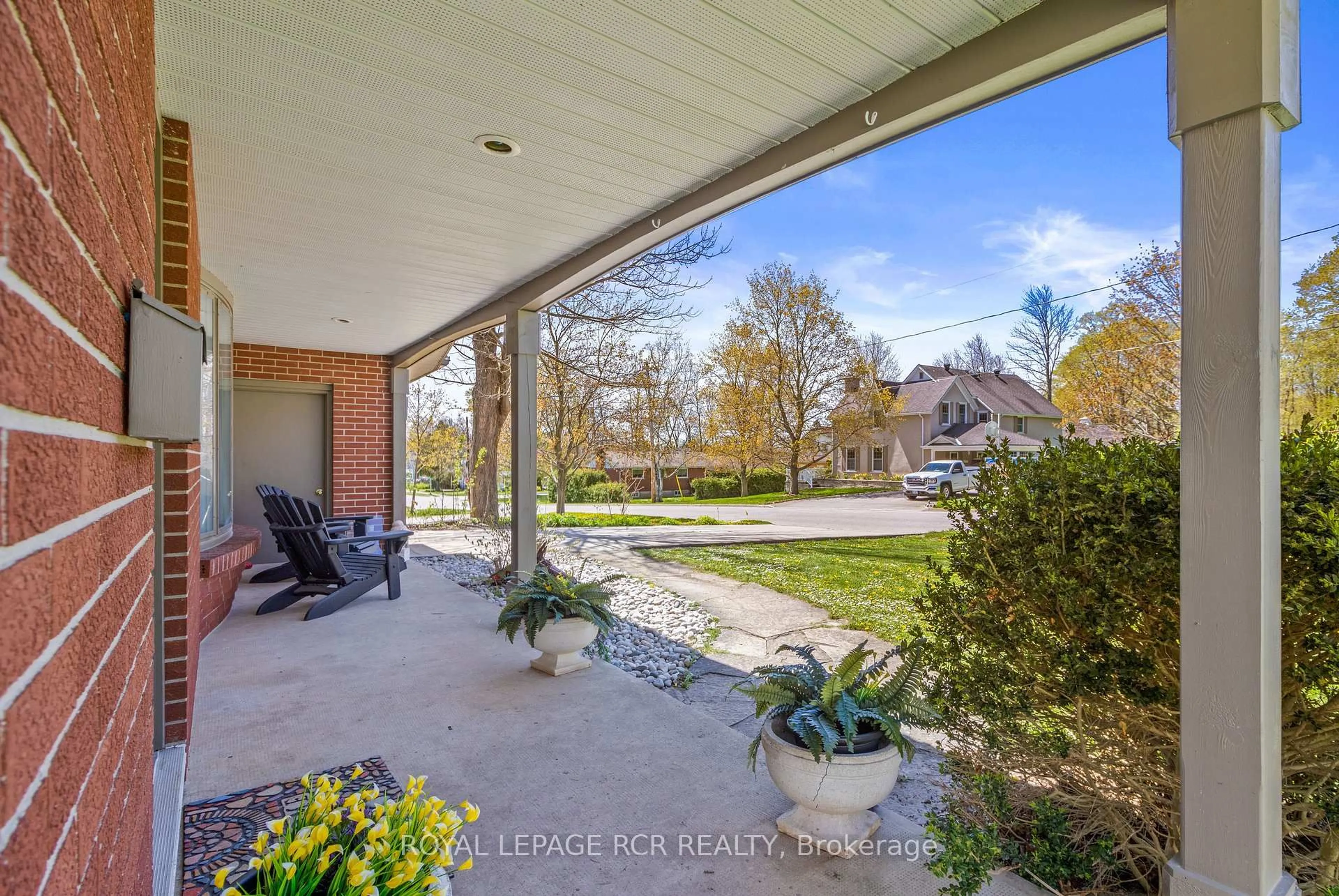 A pic from outside/outdoor area/front of a property/back of a property/a pic from drone, street for 709 Mcnaughton St, South Bruce Peninsula Ontario N0H 2T0