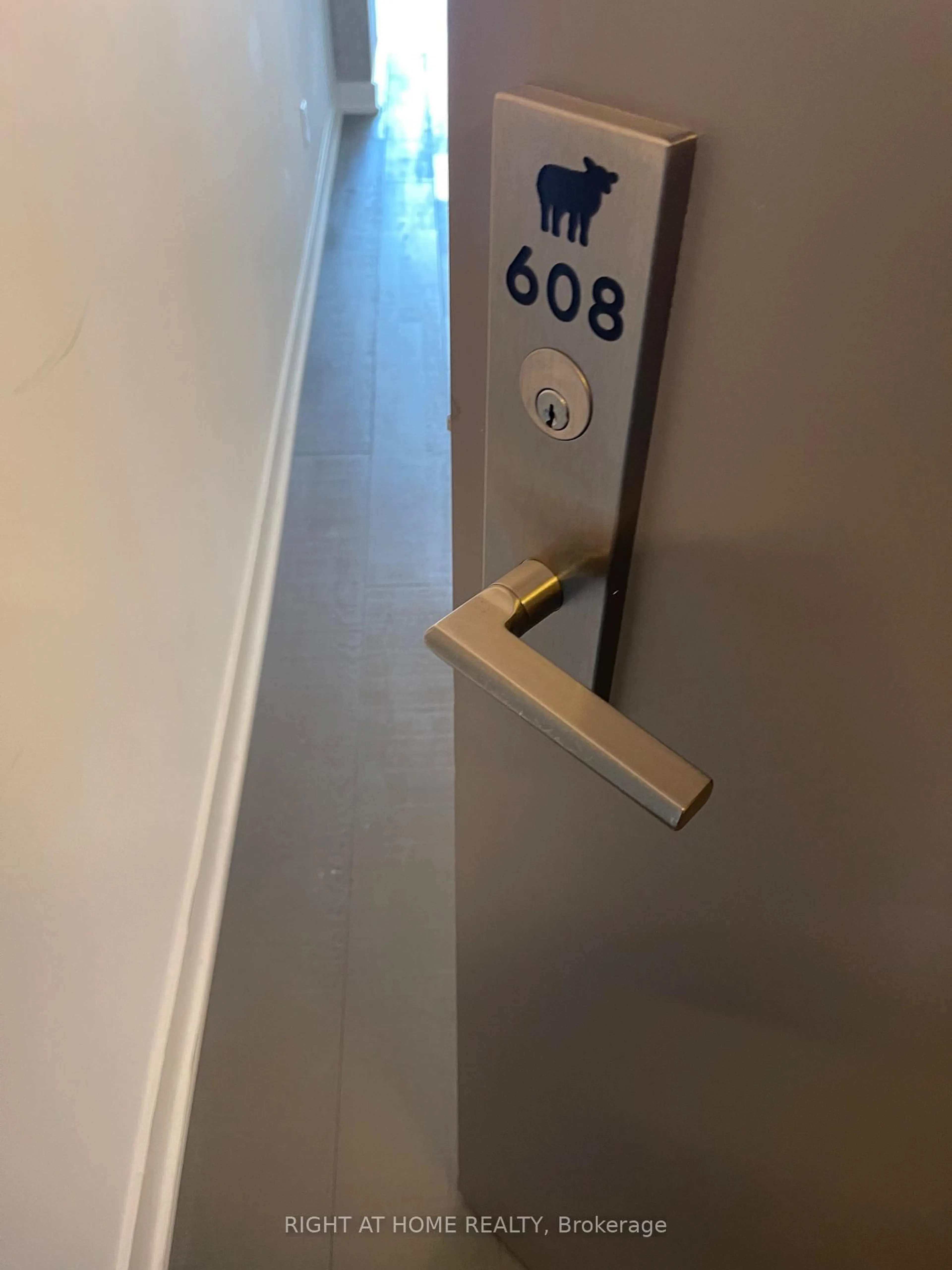 A pic of a room for 203 CATHERINE St #608, Ottawa Ontario K2P 1J5