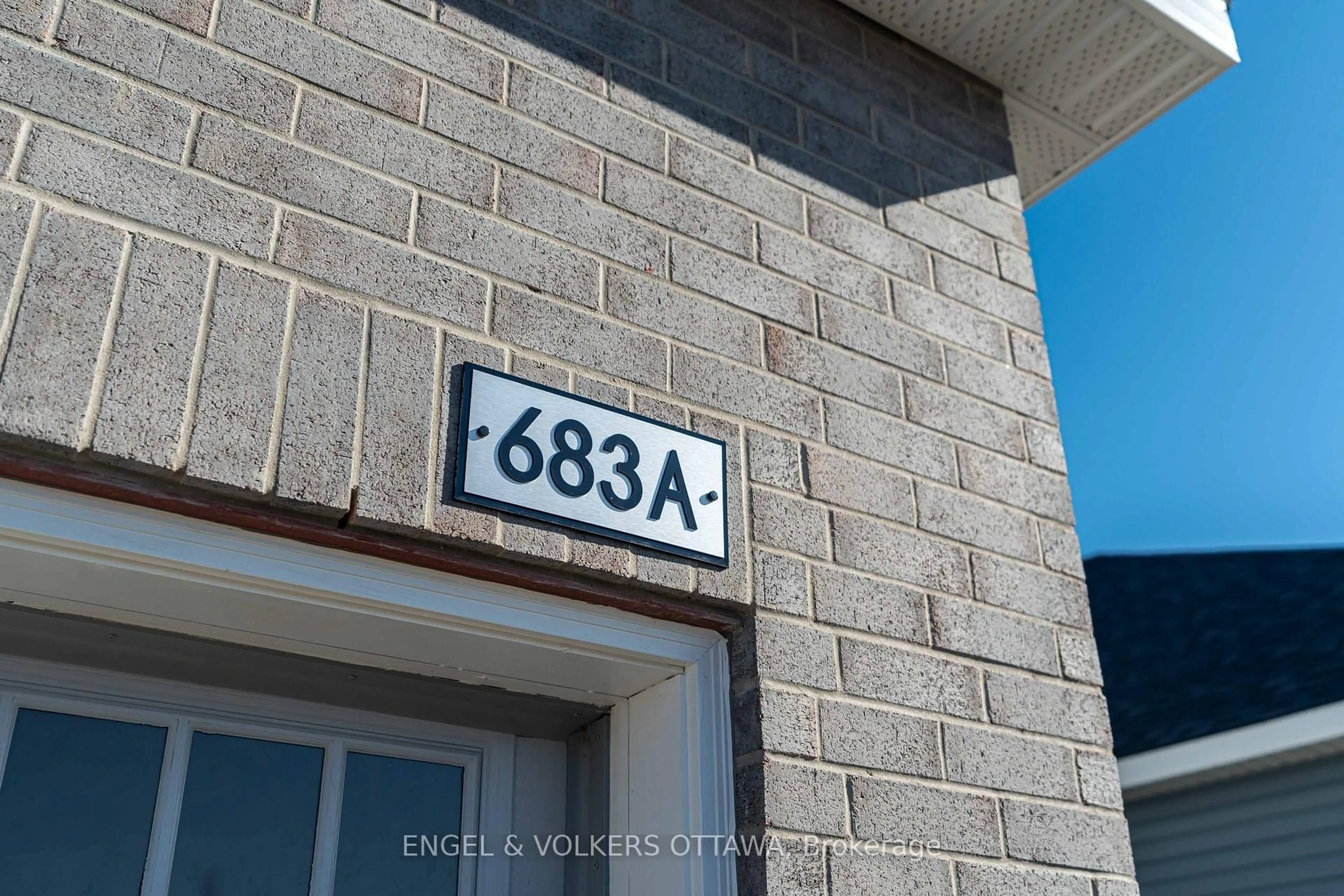 Indoor entryway for 683 Fisher St, North Grenville Ontario K0G 1J0