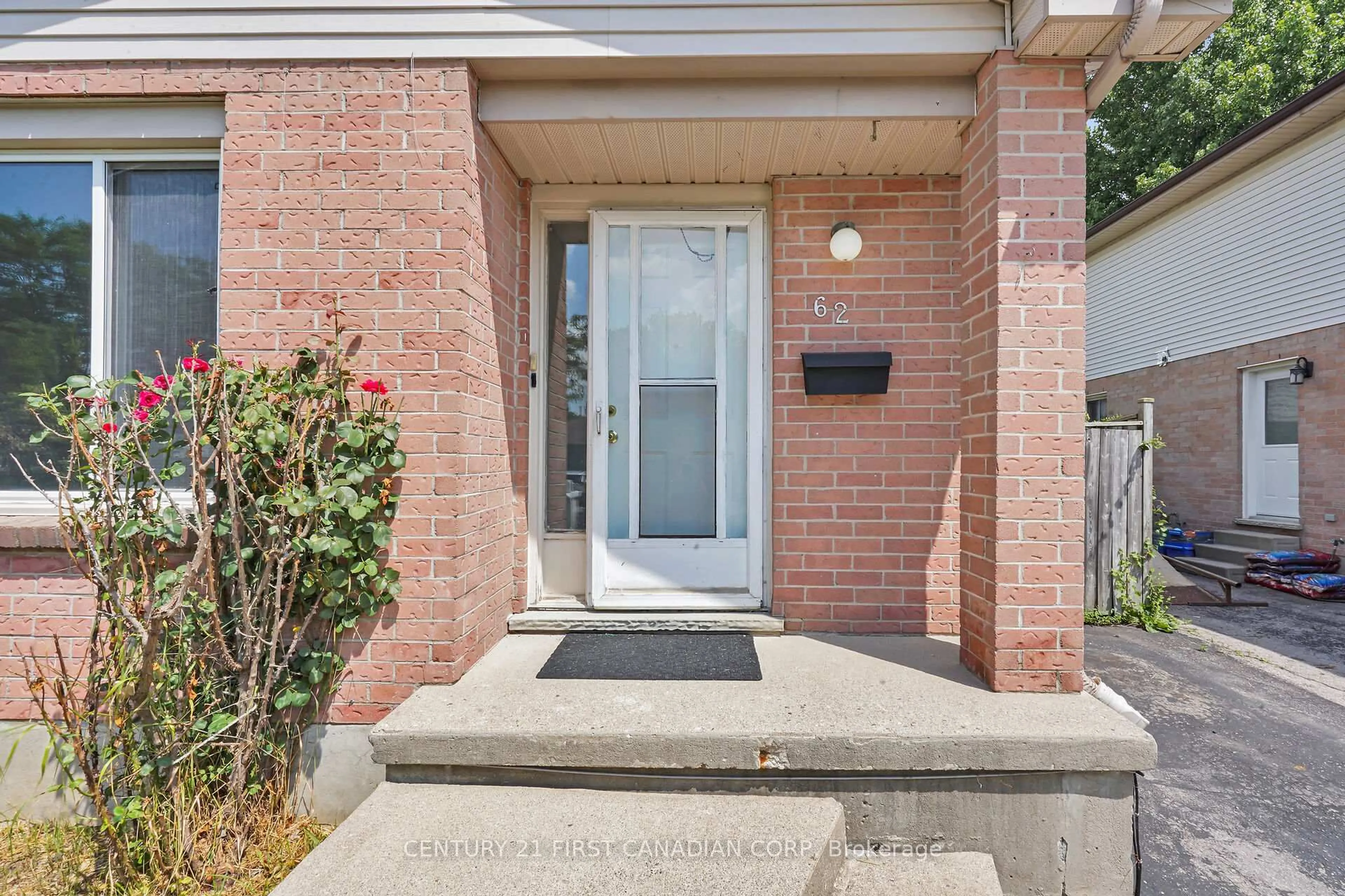 Indoor entryway for 62 Josselyn Dr, London South Ontario N6E 3V6