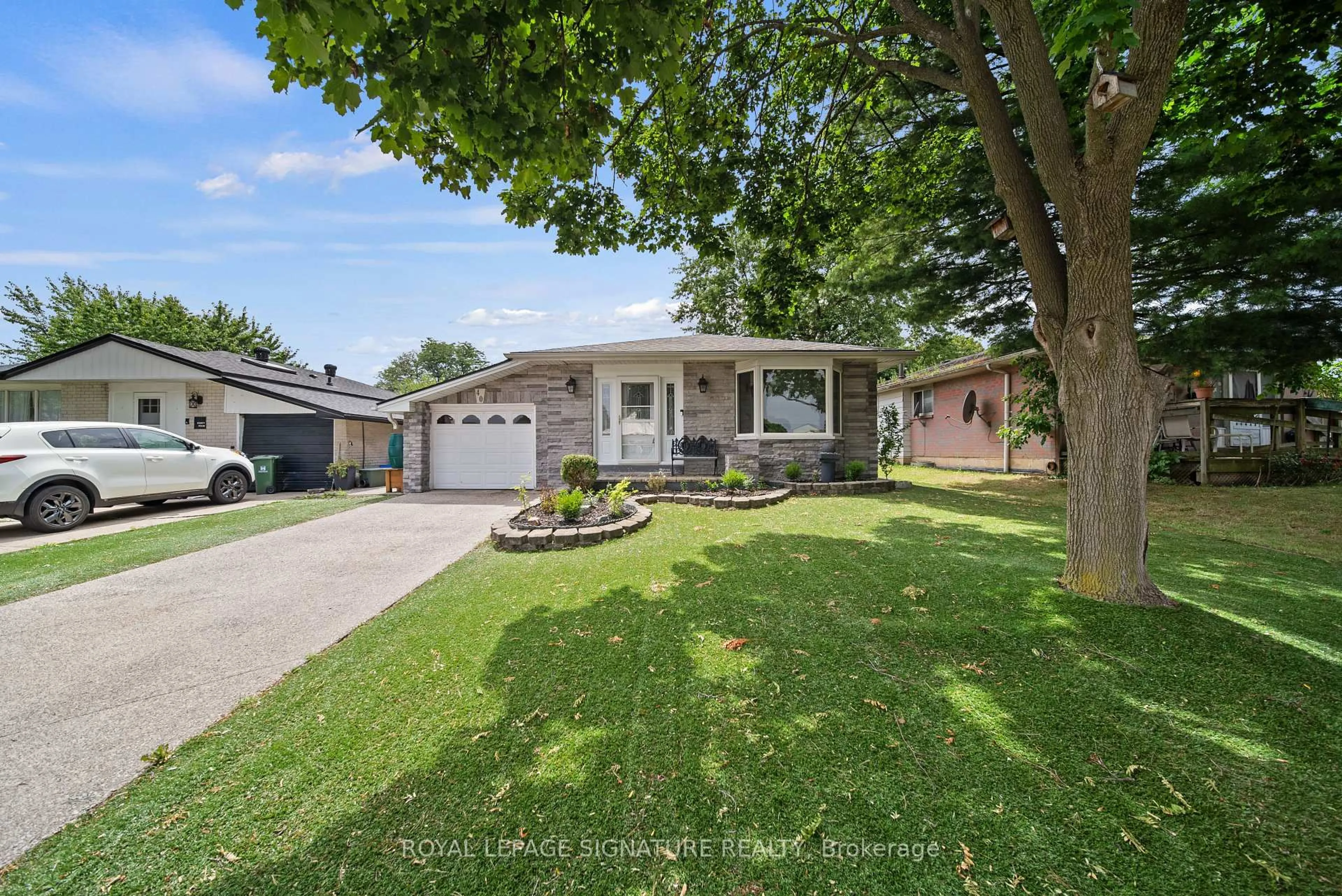 Unknown for 40 Queenslea Dr, Hamilton Ontario L8W 1G1