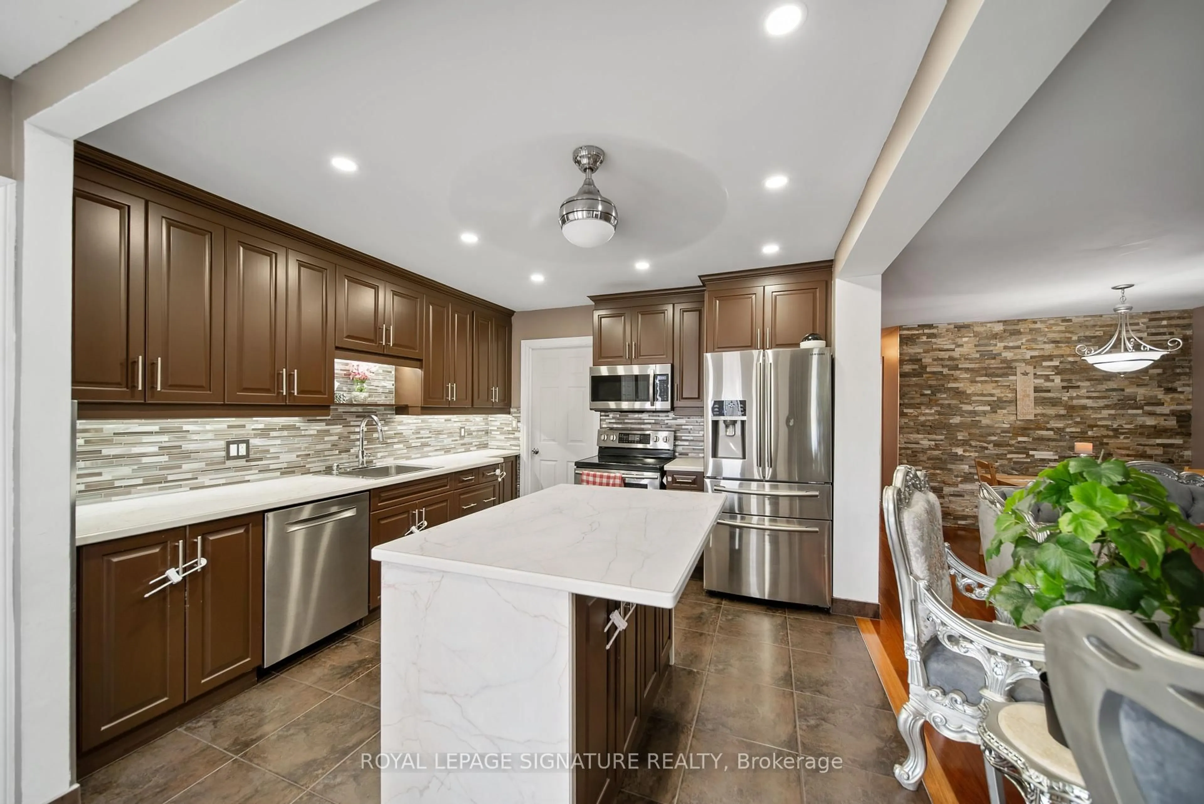 Open concept kitchen, ceramic/tile floor for 40 Queenslea Dr, Hamilton Ontario L8W 1G1