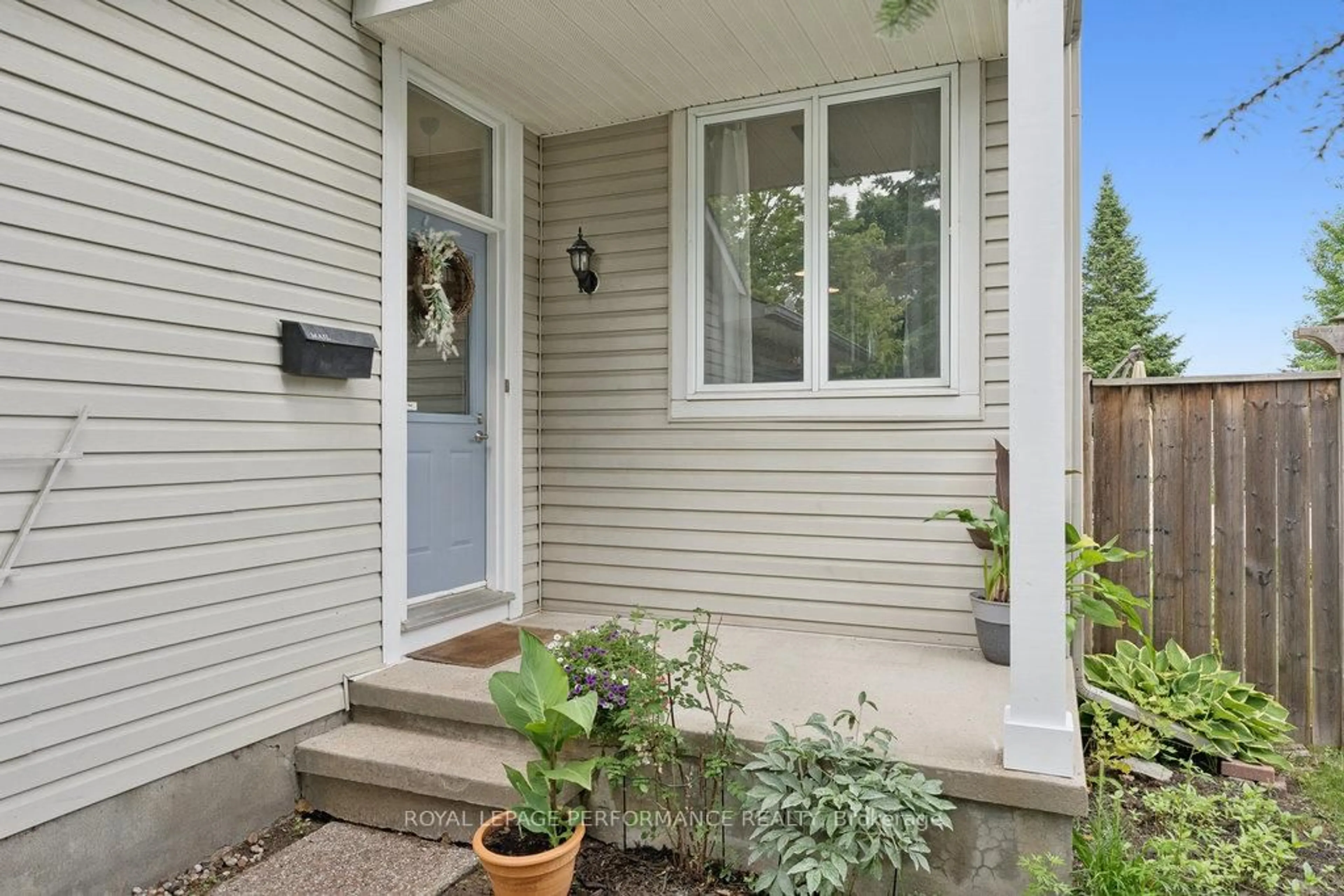 Unknown for 1869 Hennessy Cres, Ottawa Ontario K4A 3X8