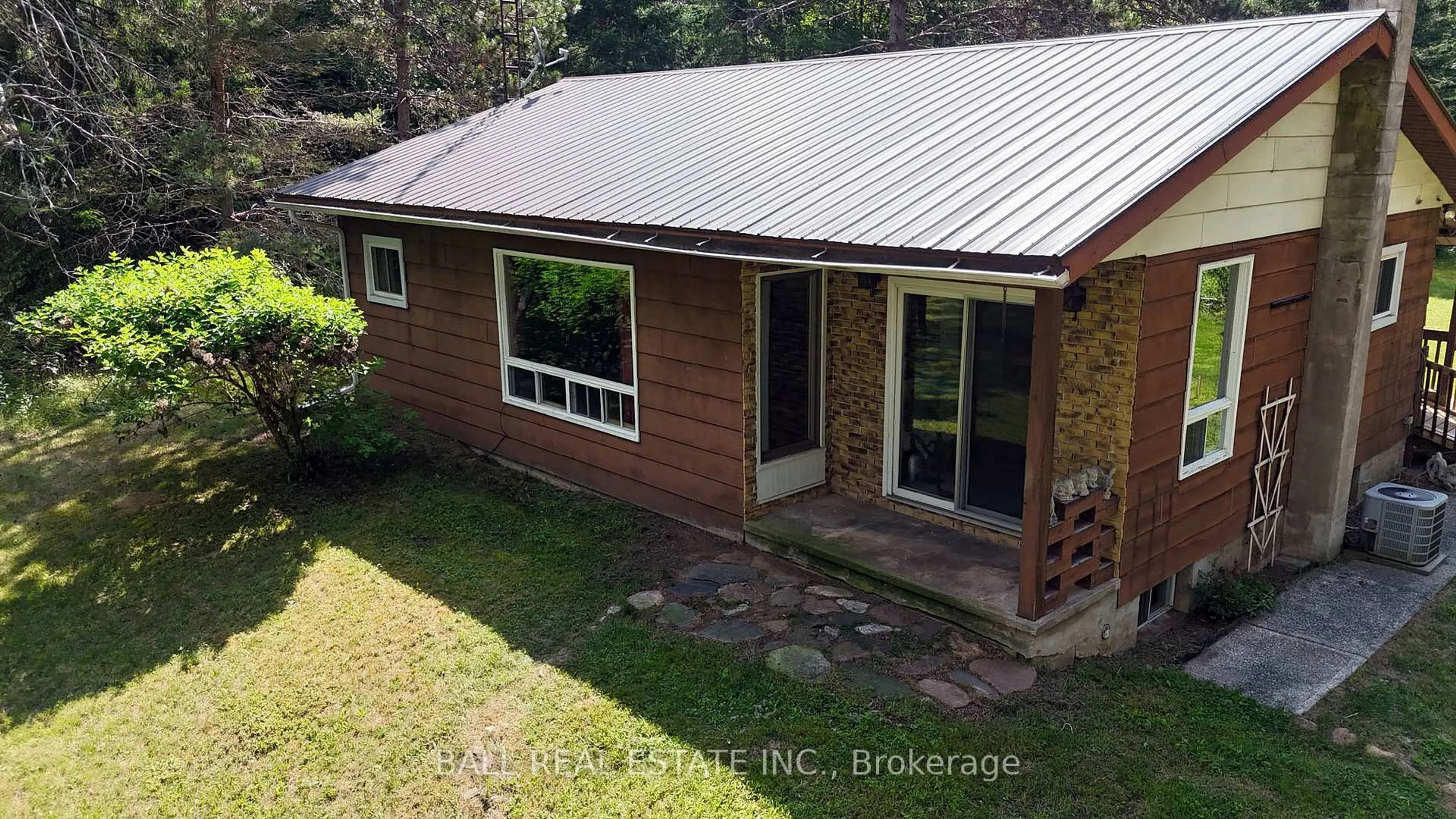 A pic from outside/outdoor area/front of a property/back of a property/a pic from drone, building for 30 Alexander Crt, Bancroft Ontario K0L 1C0