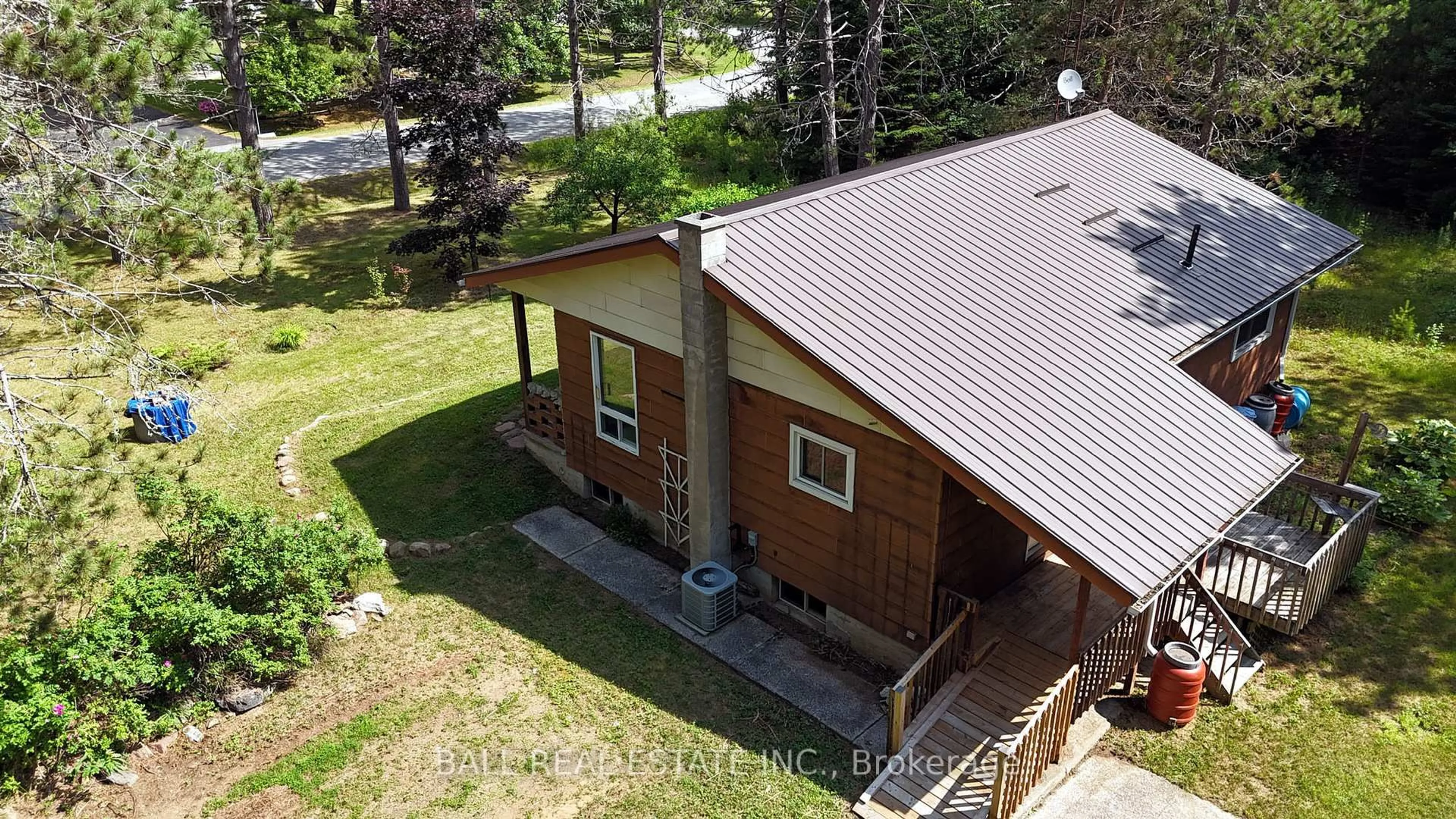 A pic from outside/outdoor area/front of a property/back of a property/a pic from drone, building for 30 Alexander Crt, Bancroft Ontario K0L 1C0