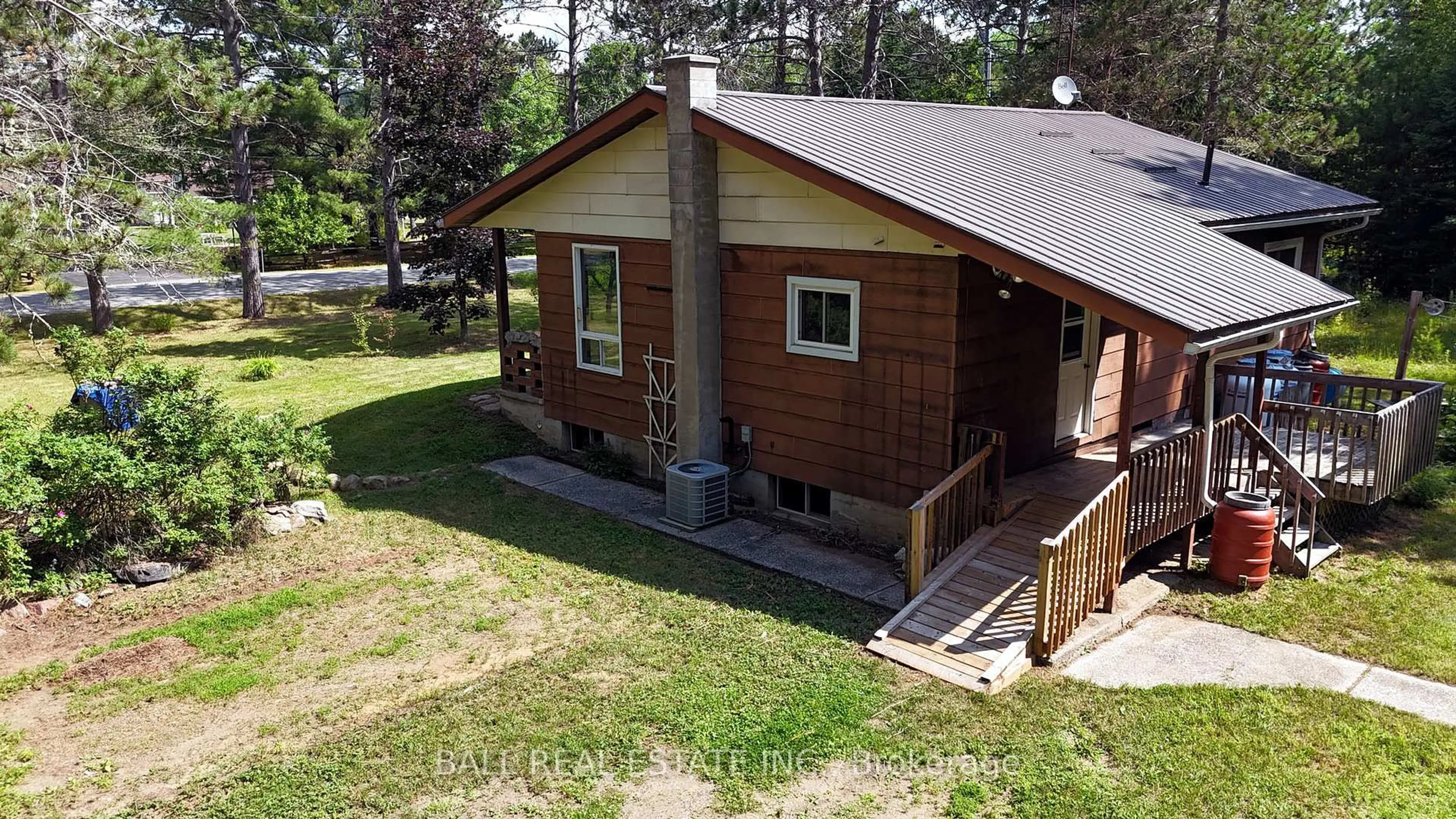 A pic from outside/outdoor area/front of a property/back of a property/a pic from drone, building for 30 Alexander Crt, Bancroft Ontario K0L 1C0