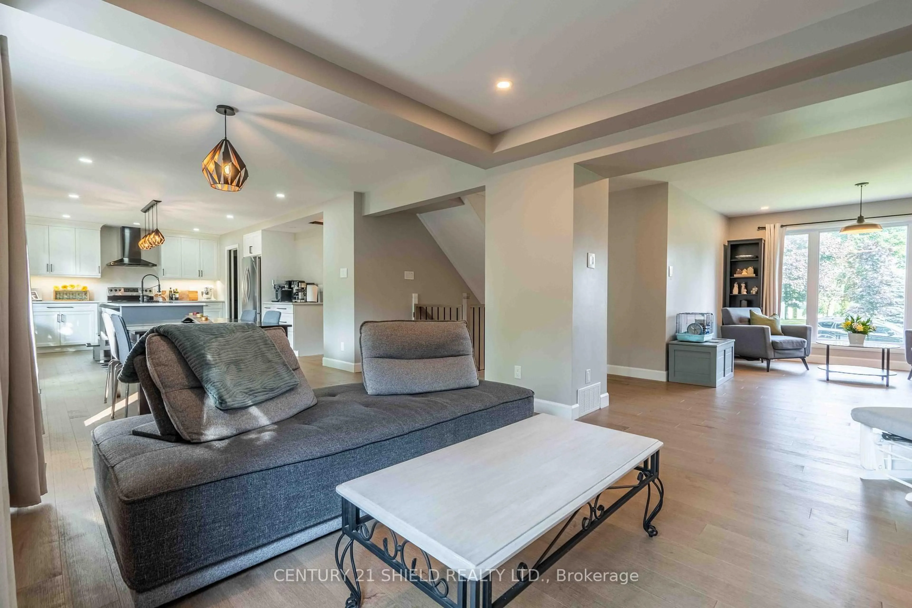 Living room with furniture, unknown for 1313 Patricia Pl, Cornwall Ontario K6H 6X9