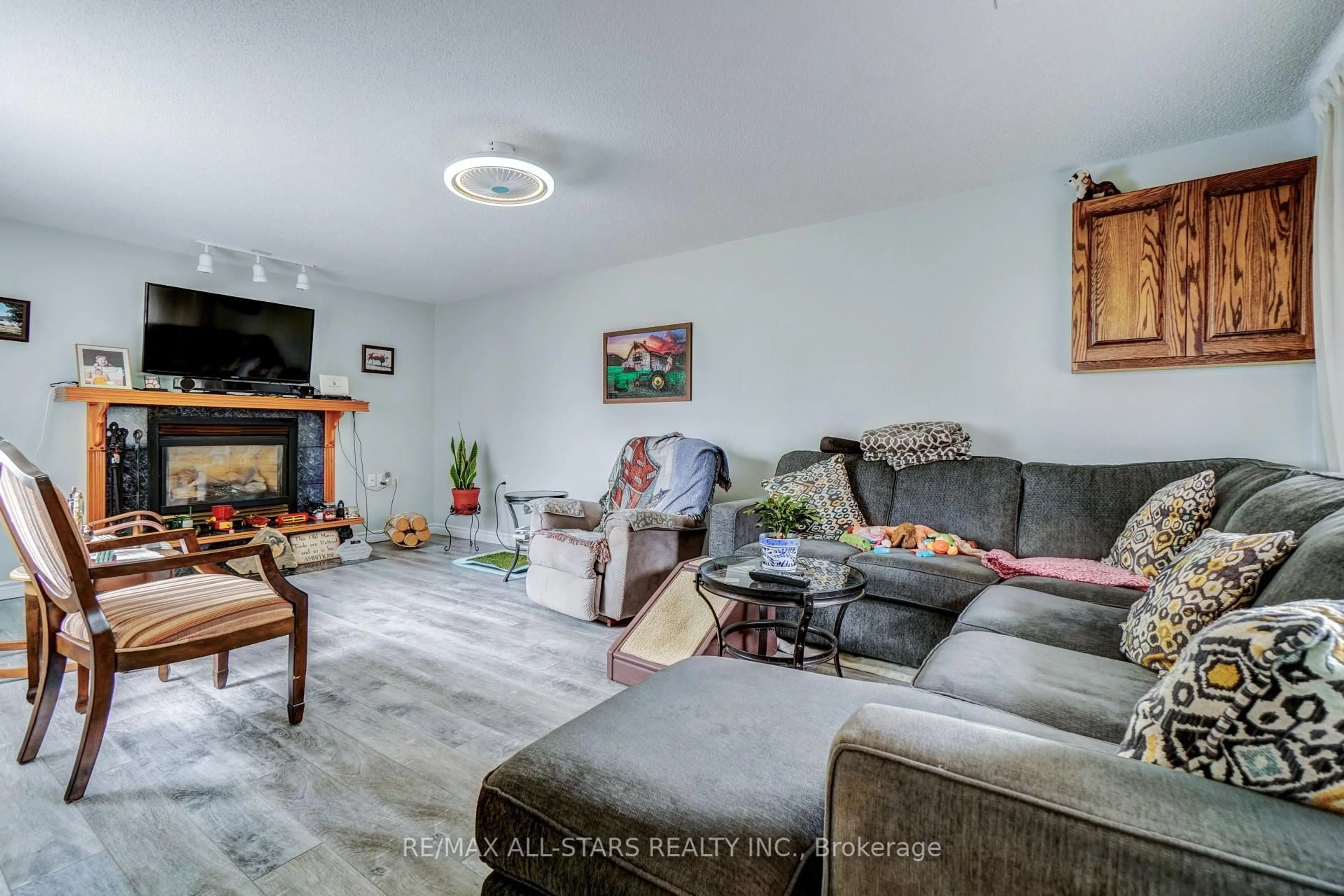 Living room with furniture, unknown for 58 Ridgewood Rd, Kawartha Lakes Ontario K9V 4R2