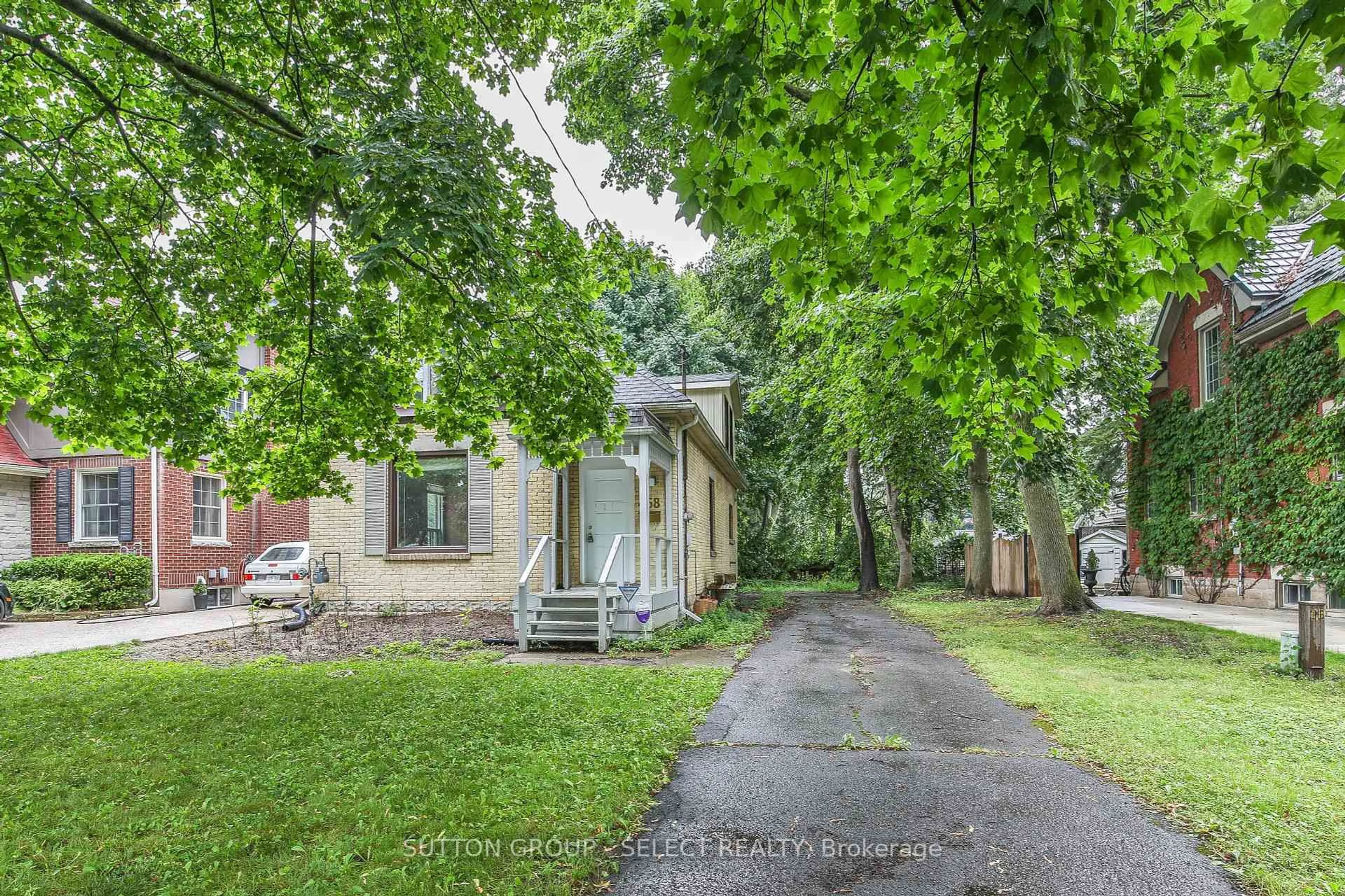 Unknown for 458 Victoria St, London East Ontario N5Y 4A9