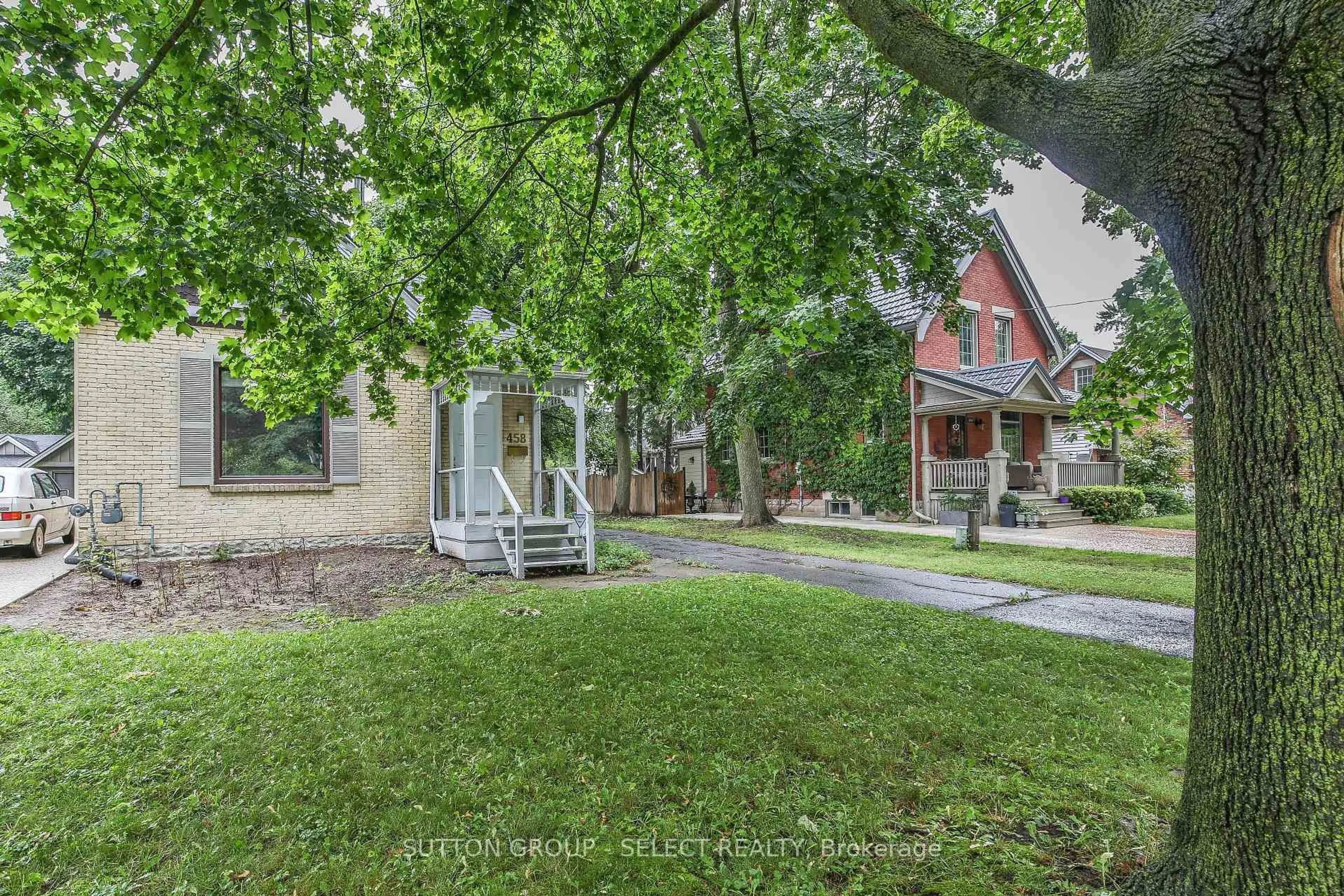 Patio, street for 458 Victoria St, London East Ontario N5Y 4A9