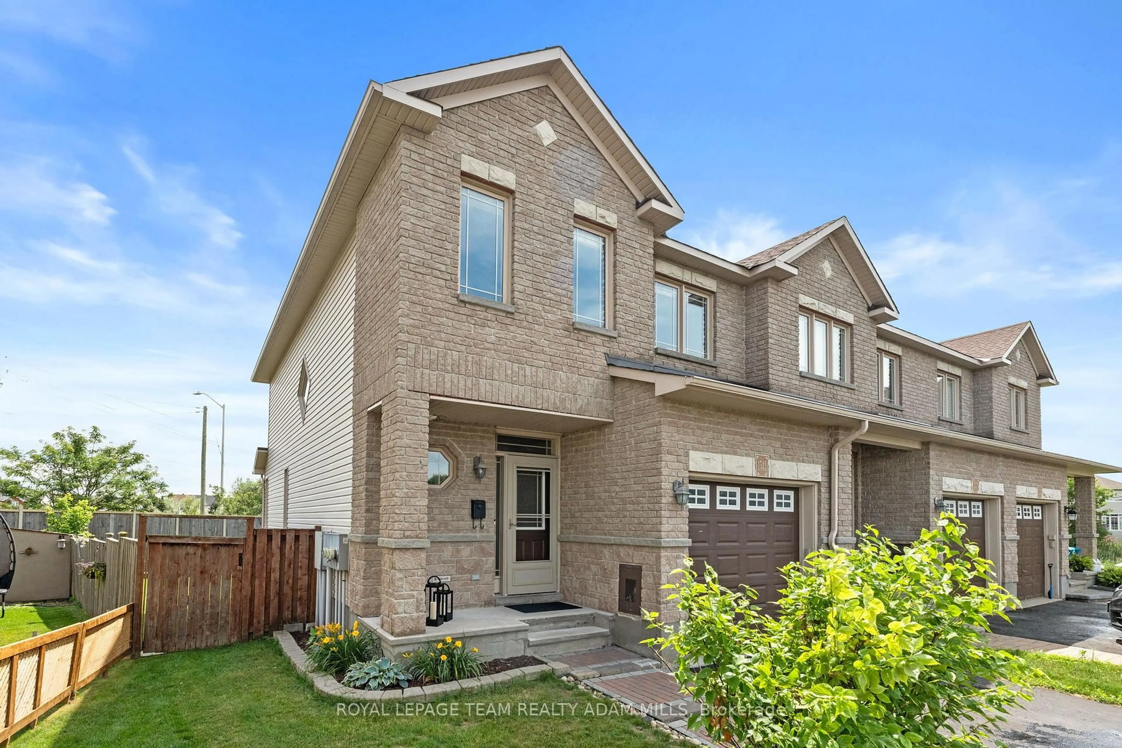 Home with brick exterior material, street for 1543 Carronbridge Circ, Ottawa Ontario K2M 0G8
