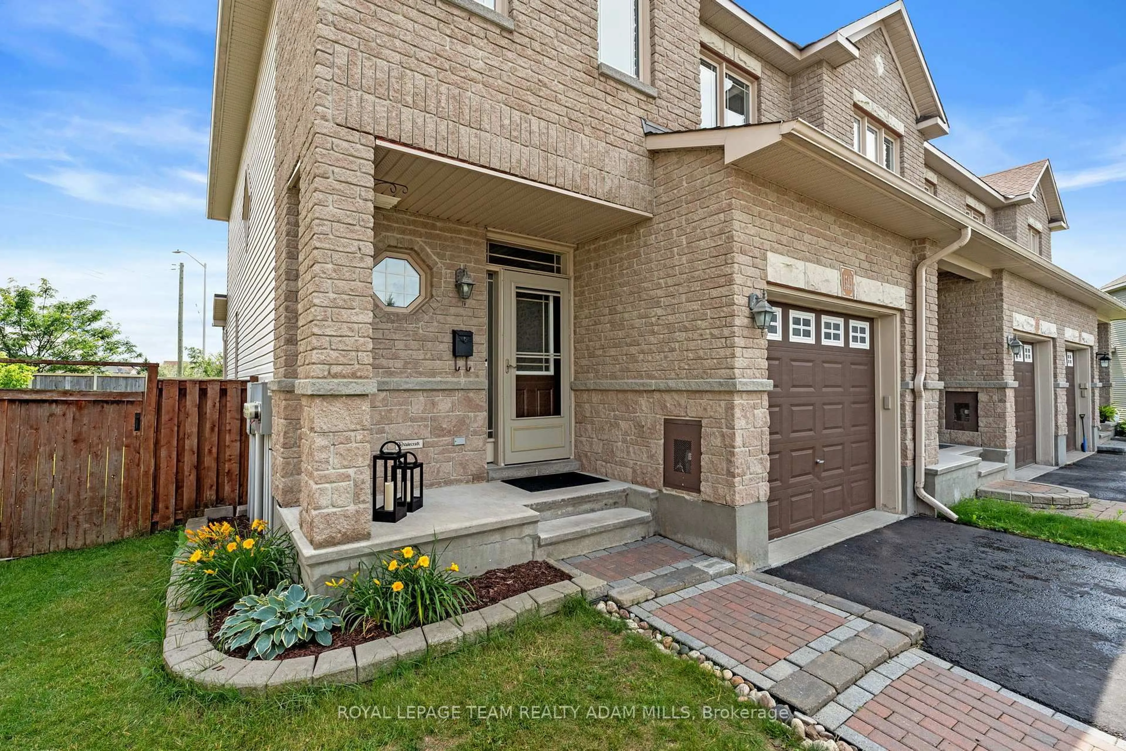 Home with brick exterior material, street for 1543 Carronbridge Circ, Ottawa Ontario K2M 0G8