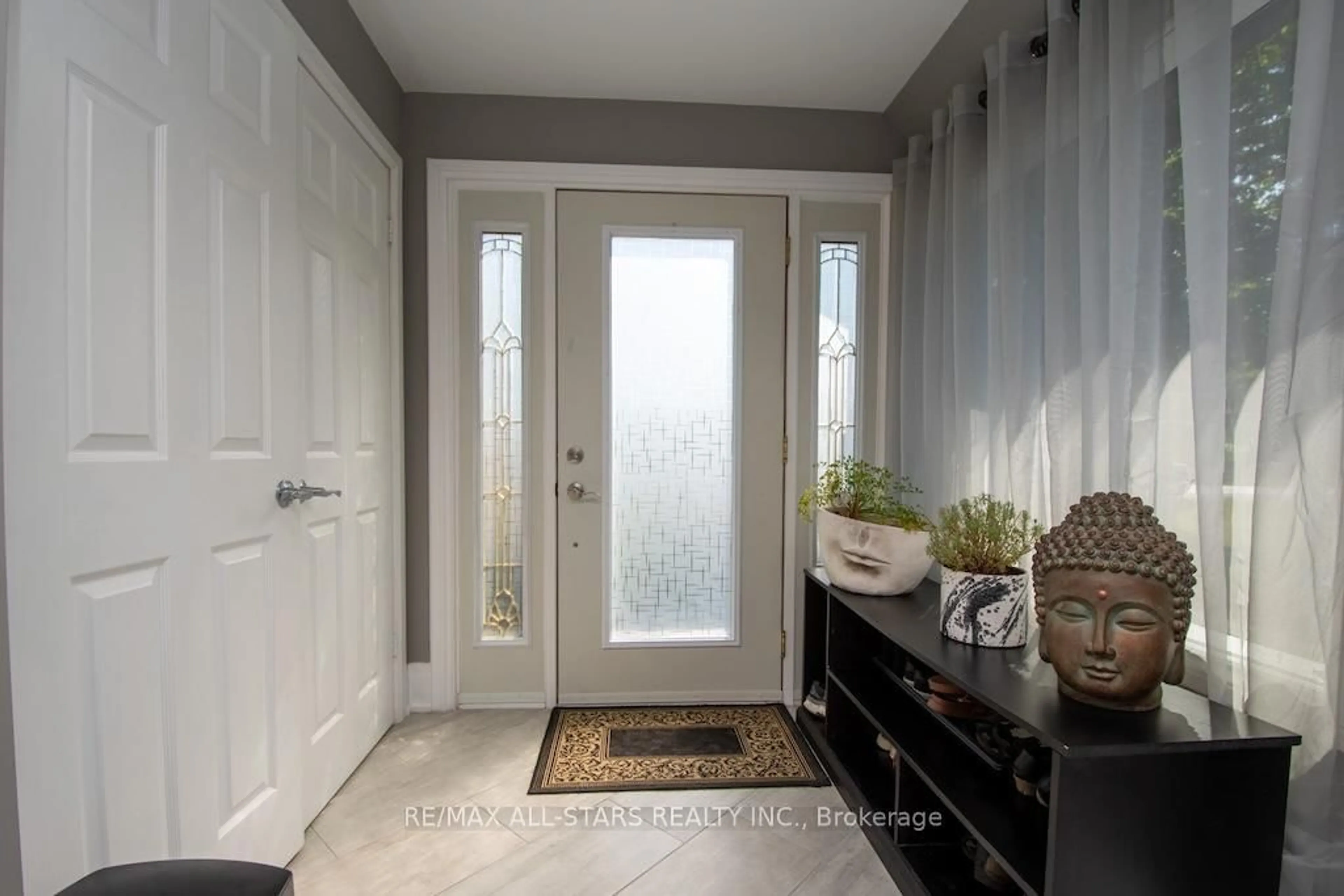 Indoor entryway for 805 HIGHWAY 36 Highway, Kawartha Lakes Ontario K9V 4R6