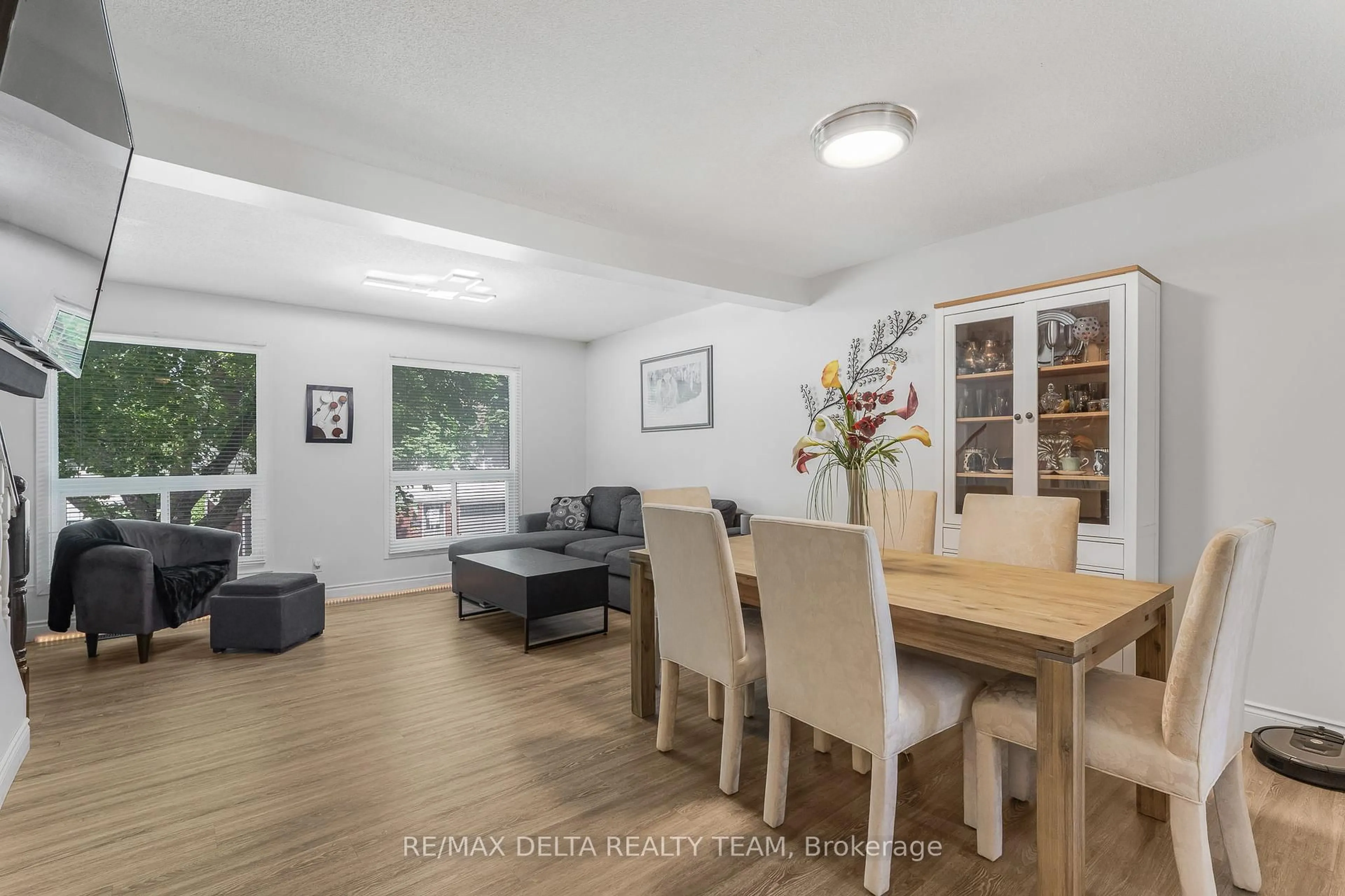 Dining room, wood/laminate floor for 2005 Greenway Park Lane, Ottawa Ontario K1B 5B1
