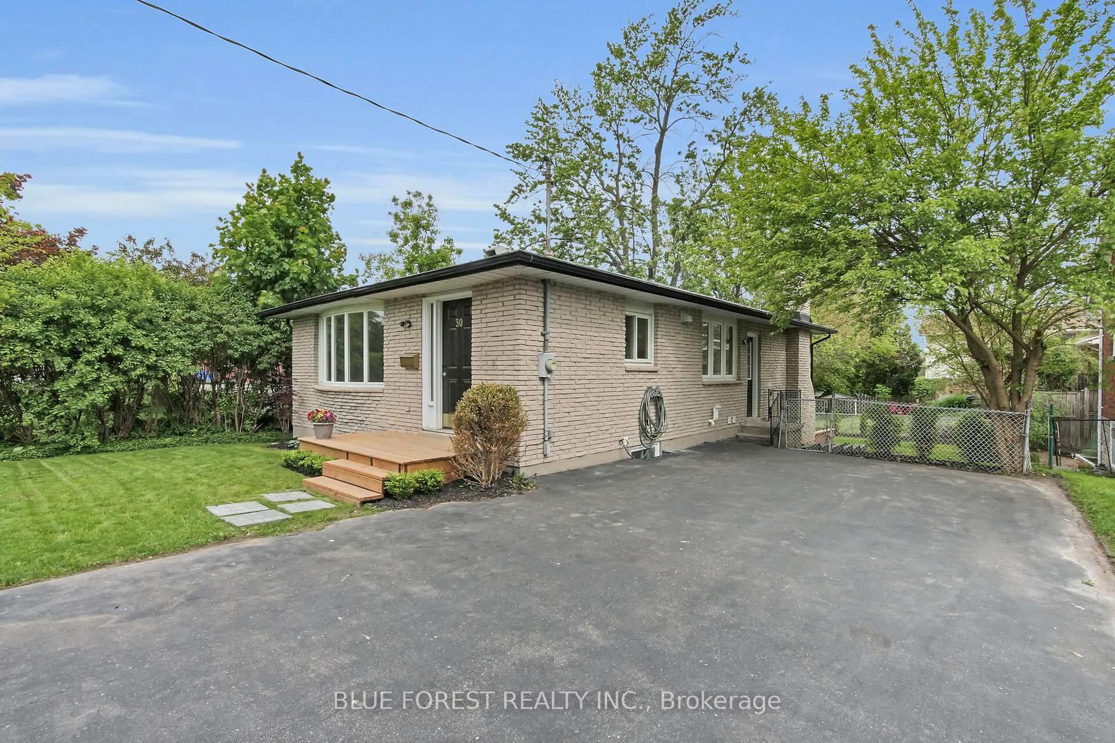 A pic from outside/outdoor area/front of a property/back of a property/a pic from drone, street for 30 Baseline Rd, London South Ontario N6C 2N5