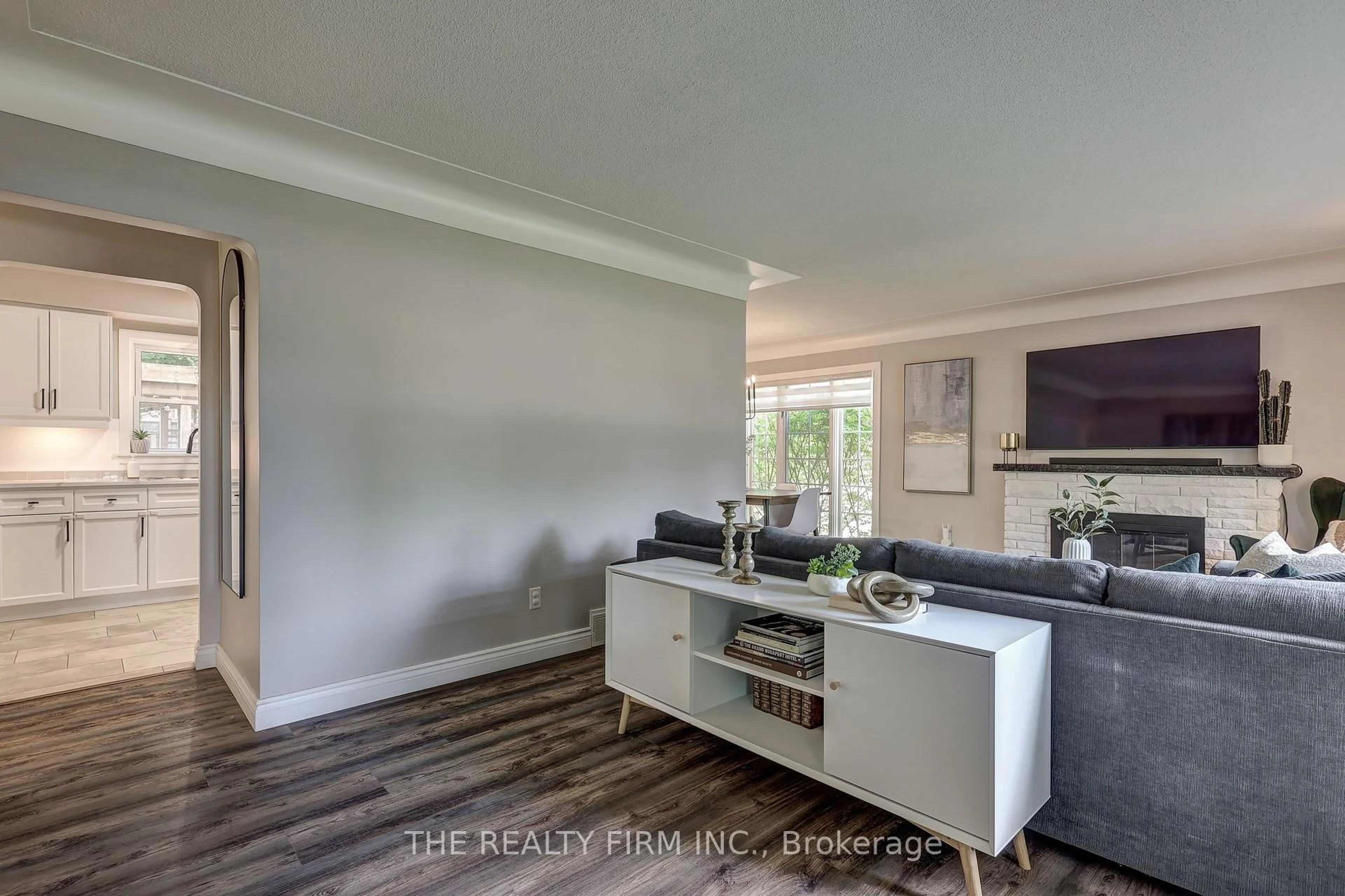 Open concept kitchen, wood/laminate floor for 1158 Nashua Ave, London South Ontario N6K 2C3