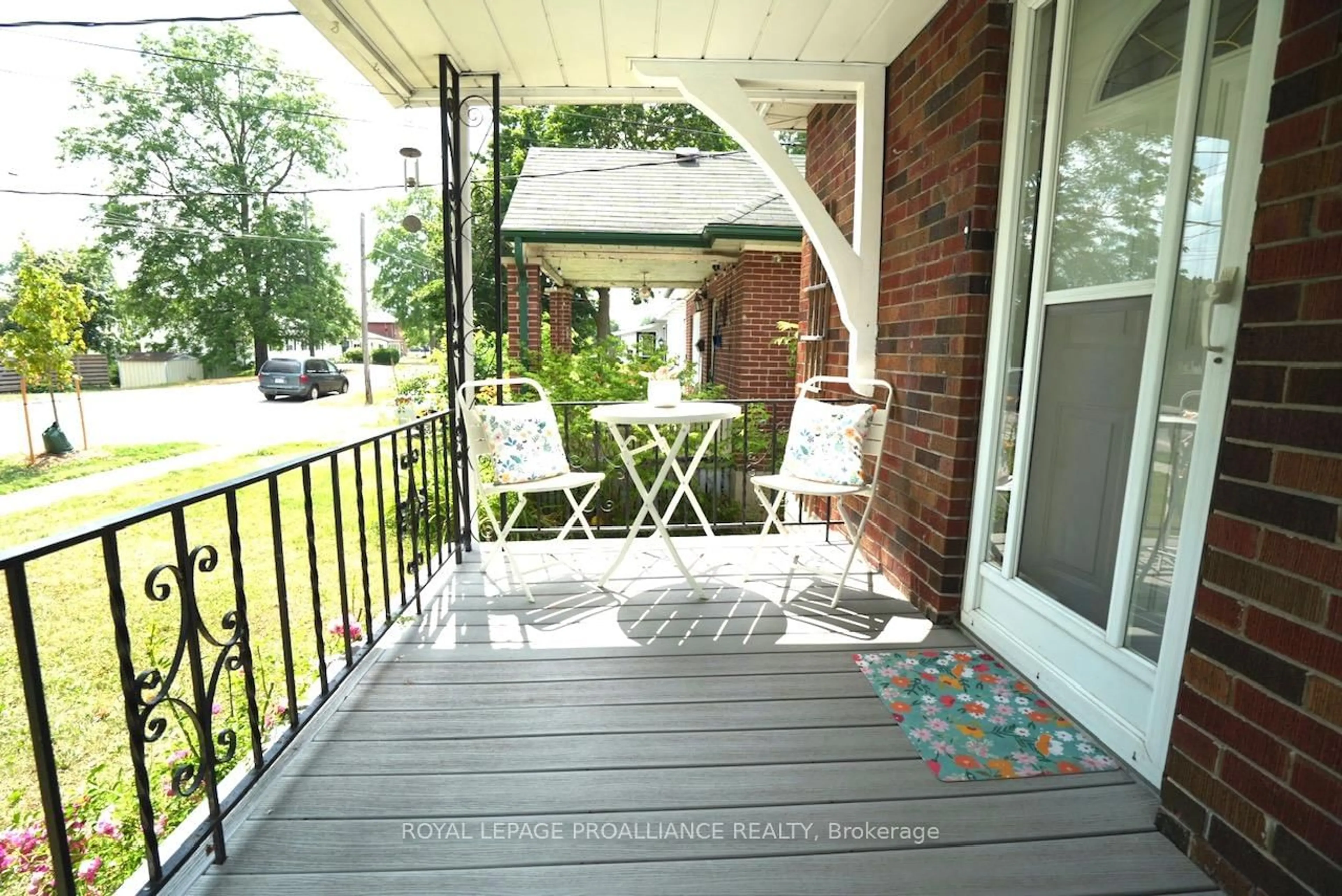 Patio, street for 98 Ware St, Peterborough Central Ontario K9J 2B7