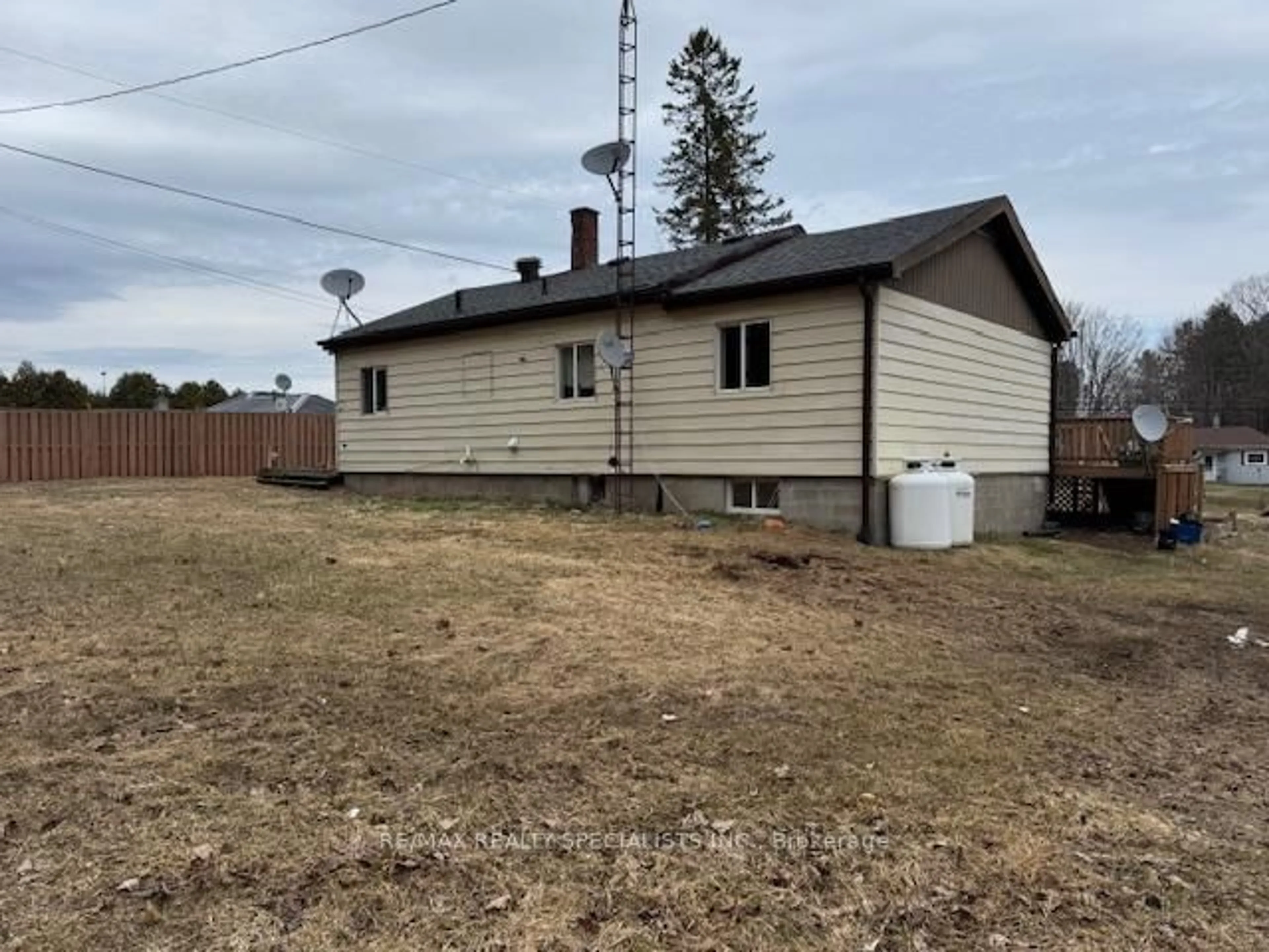 Shed for 16 Stimears Lake Rd, Bancroft Ontario K0L 2L0
