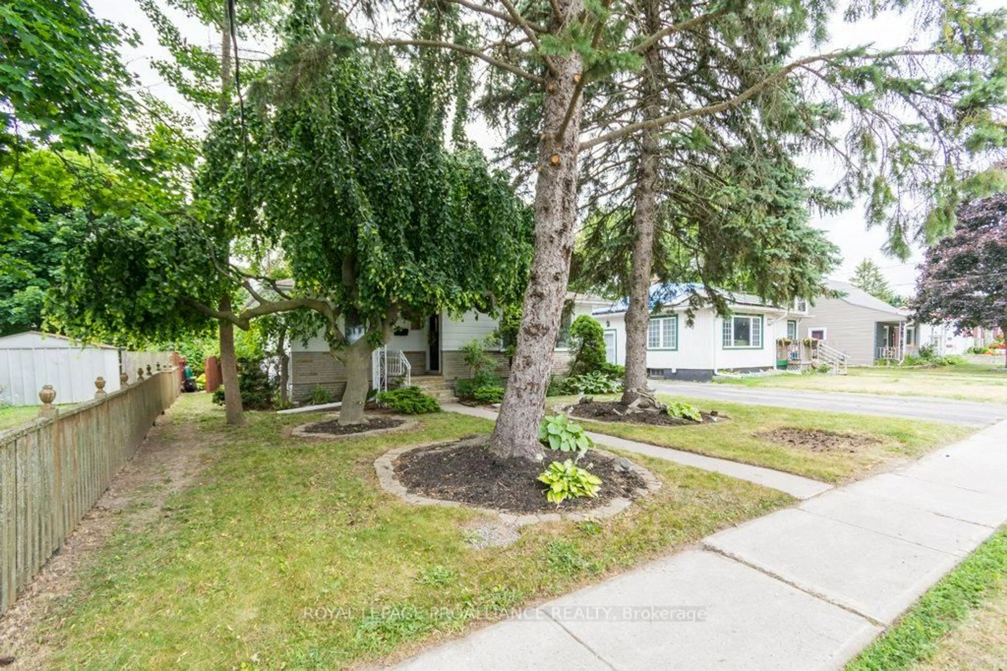 Patio, street for 66 Kerr Cres, Quinte West Ontario K8V 2W4