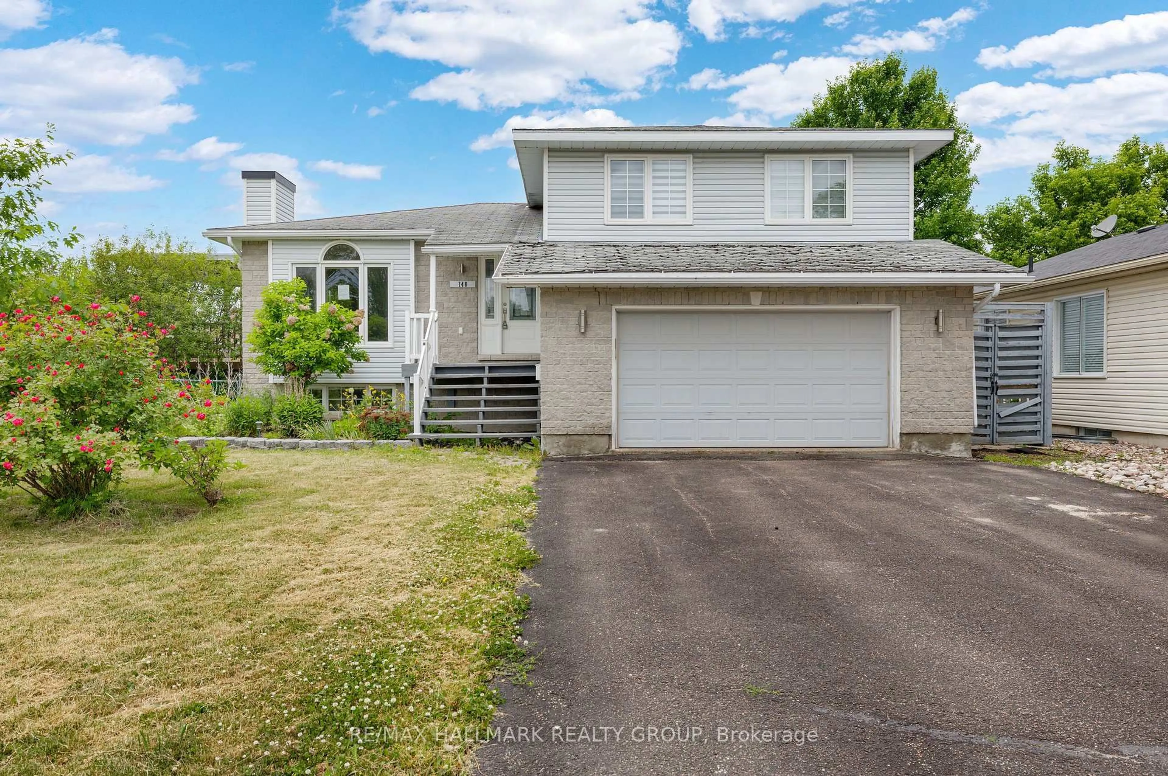 Home with vinyl exterior material, street for 148 Charles St, Arnprior Ontario K7S 1A7