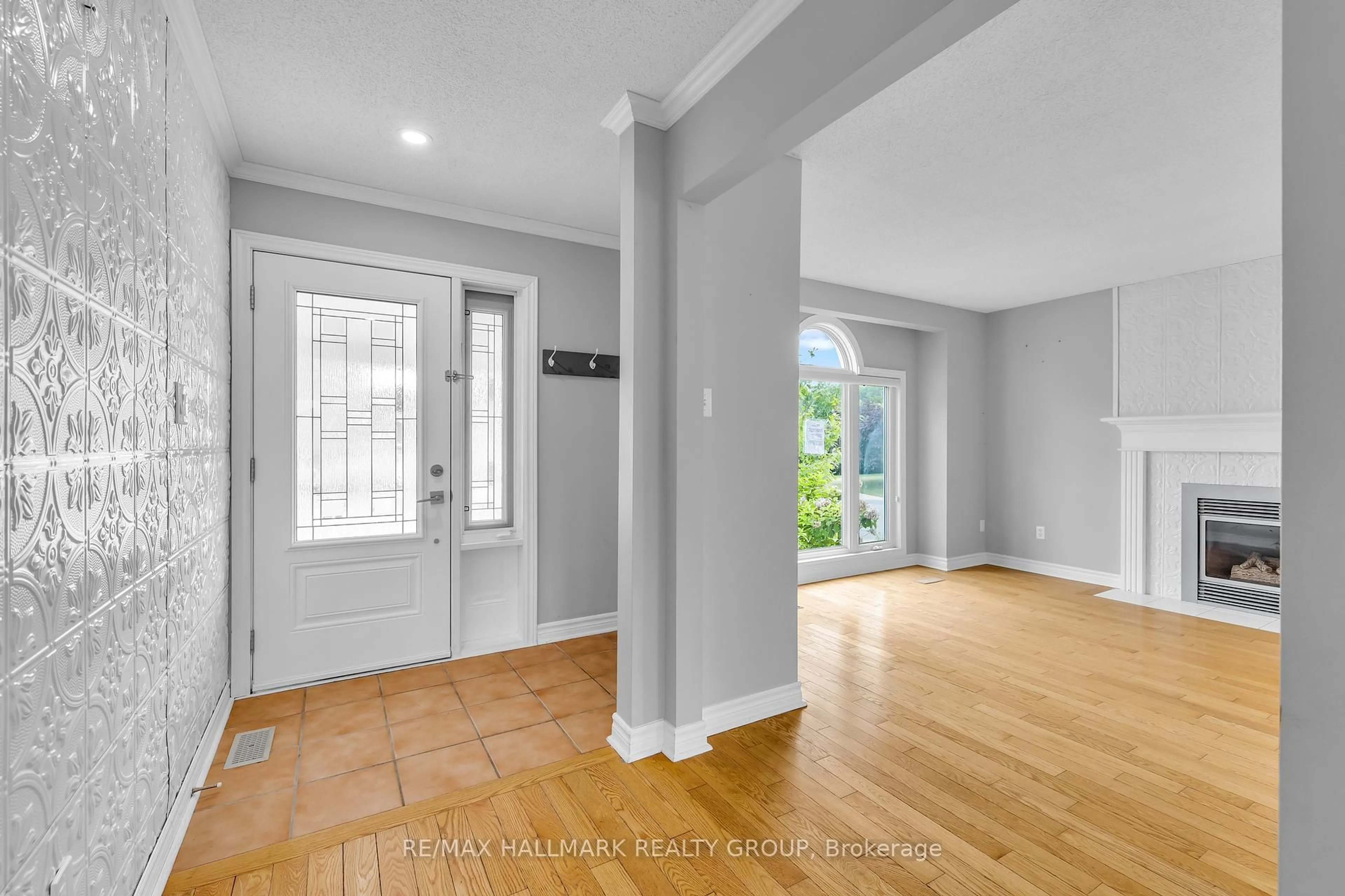 Indoor entryway for 148 Charles St, Arnprior Ontario K7S 1A7