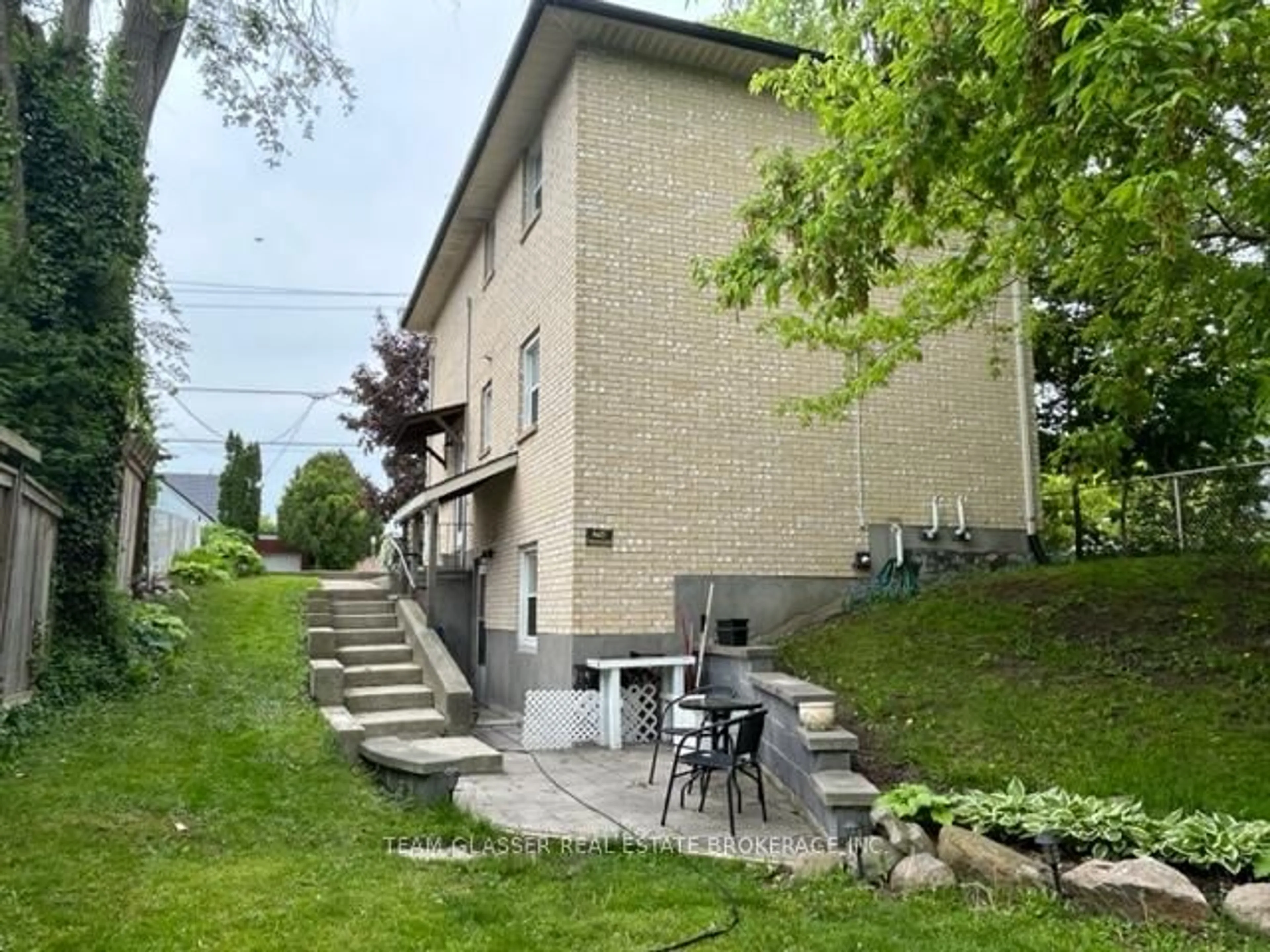 Patio, street for 630 Victoria St, London East Ontario N5Y 4C1