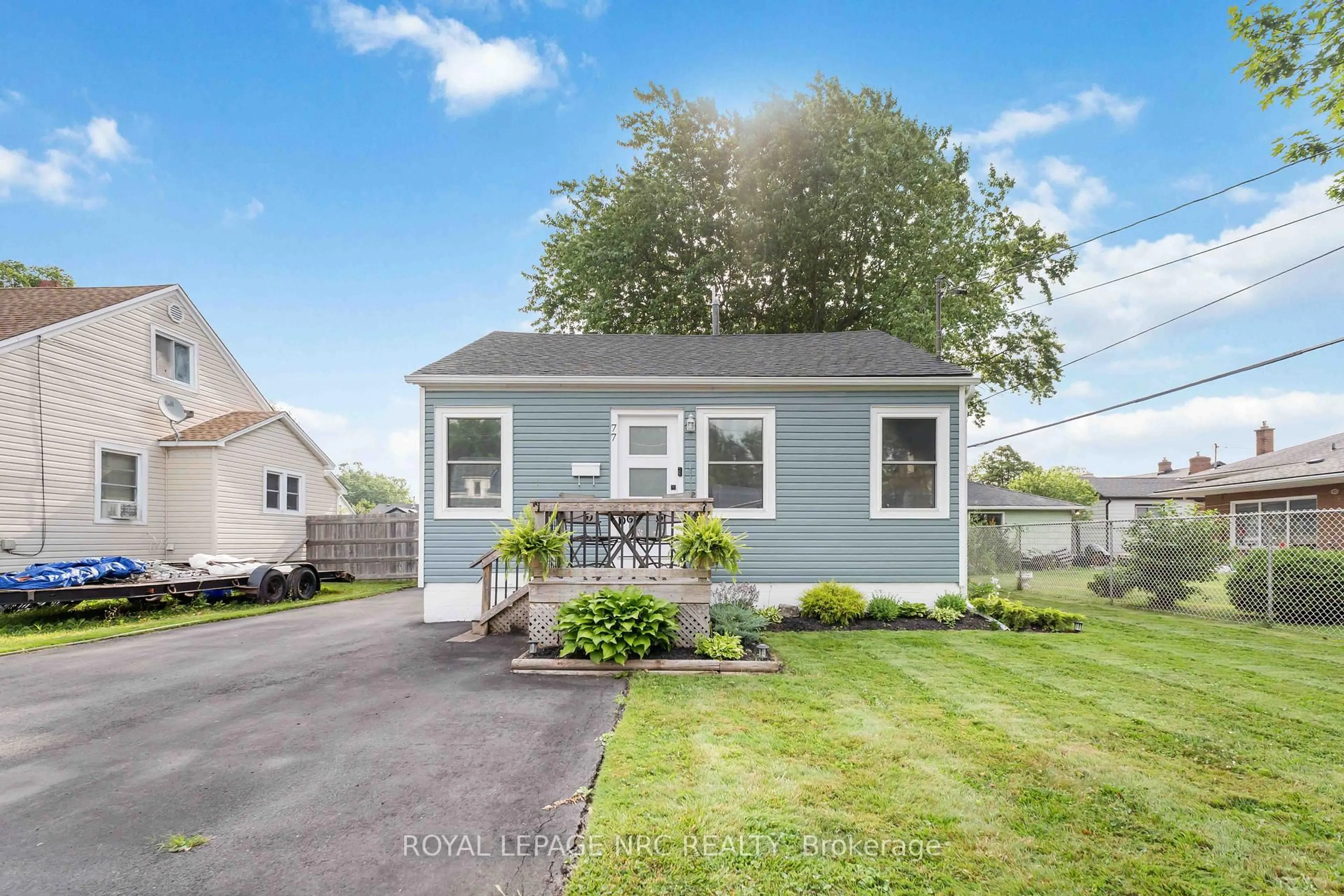 Home with vinyl exterior material, street for 77 Ellen St, Fort Erie Ontario L2A 4C9