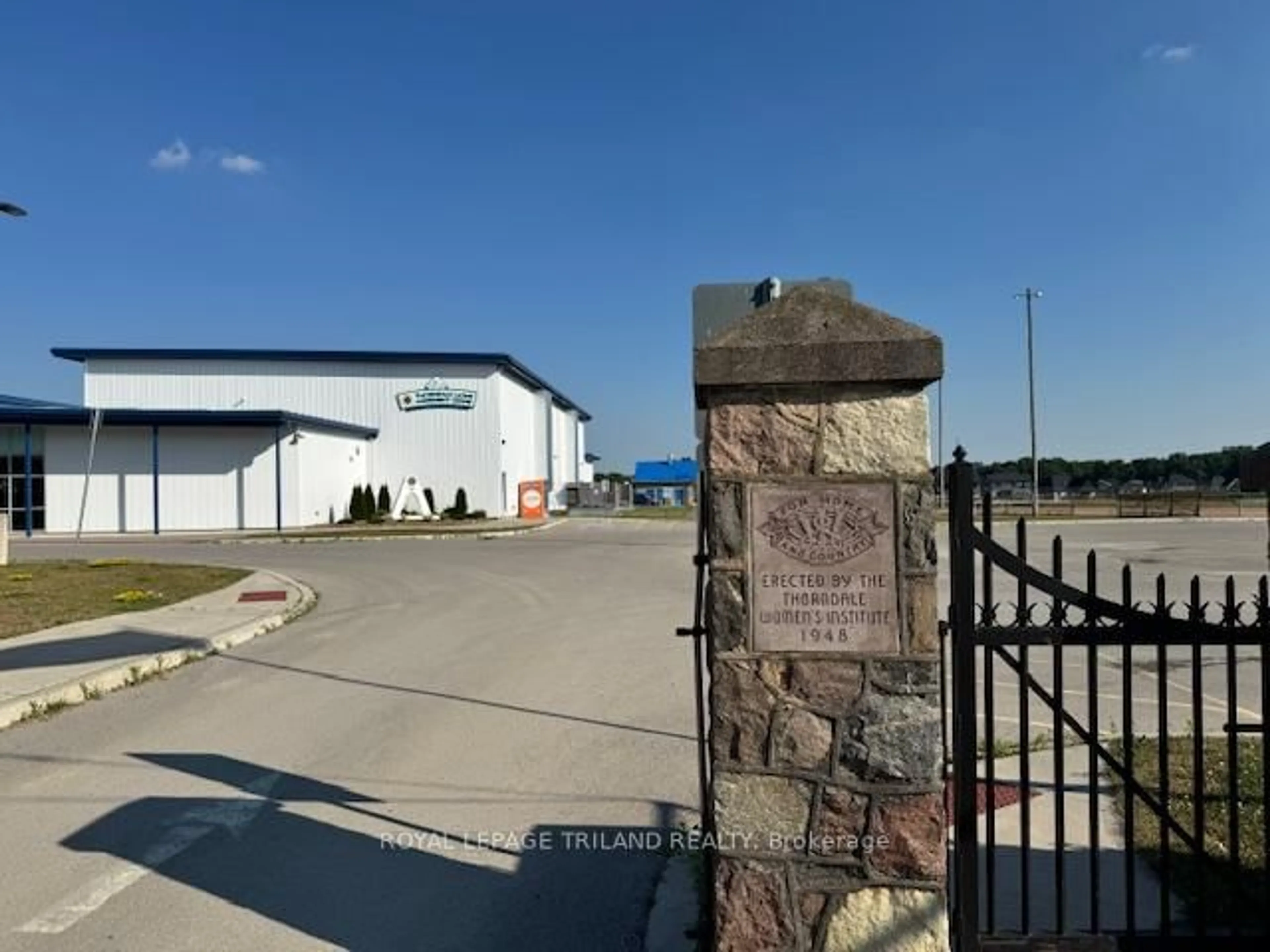 A pic from outside/outdoor area/front of a property/back of a property/a pic from drone, building for 200 Agnes St #10, Thames Centre Ontario N0M 2P0