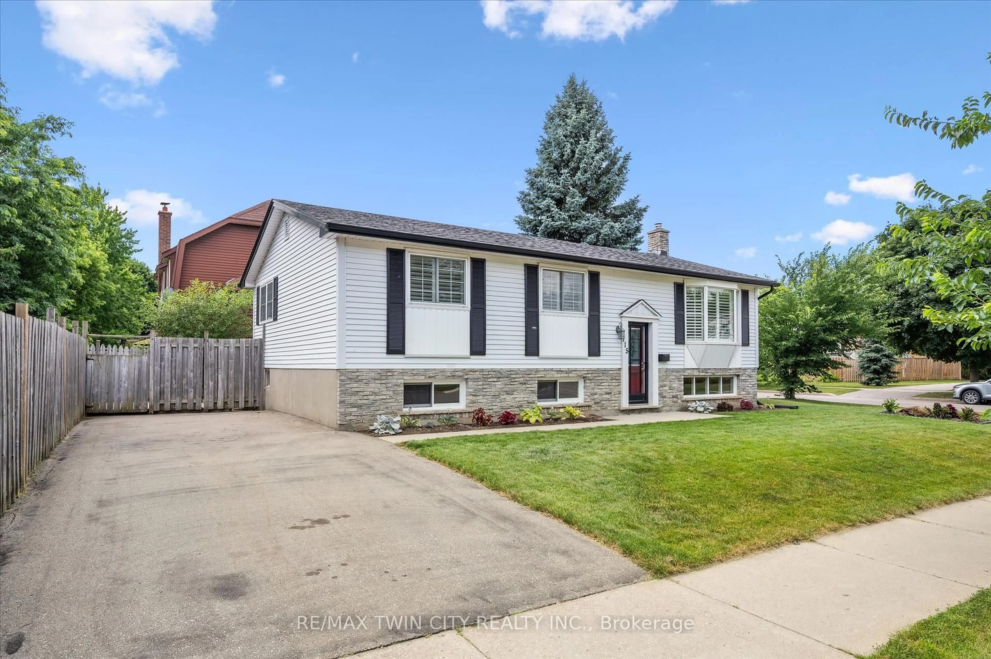 Home with vinyl exterior material, street for 115 Lillian Dr, Waterloo Ontario N2J 4M2