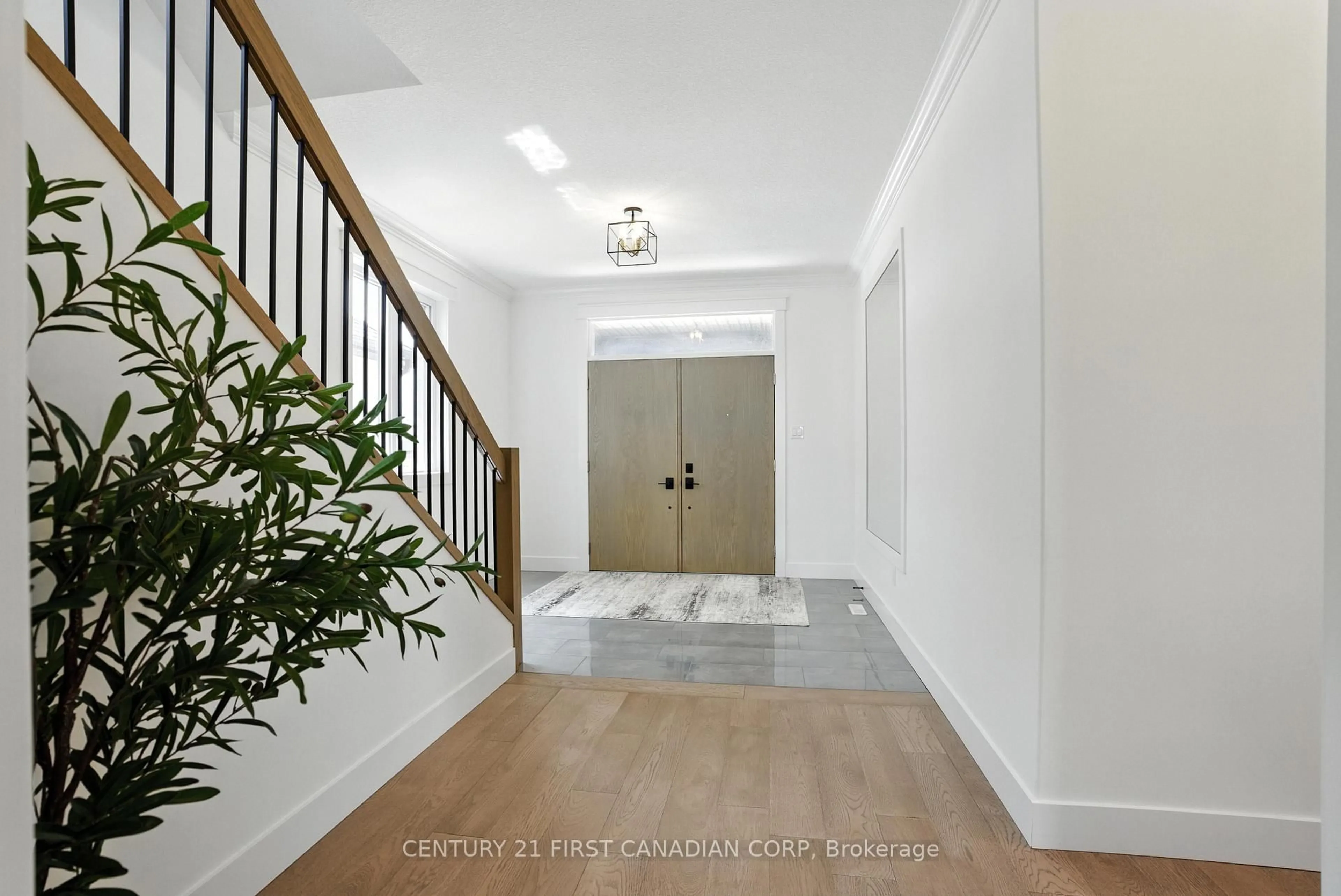 Indoor foyer for 3120 Gillespie Tr, London South Ontario N6P 0L4