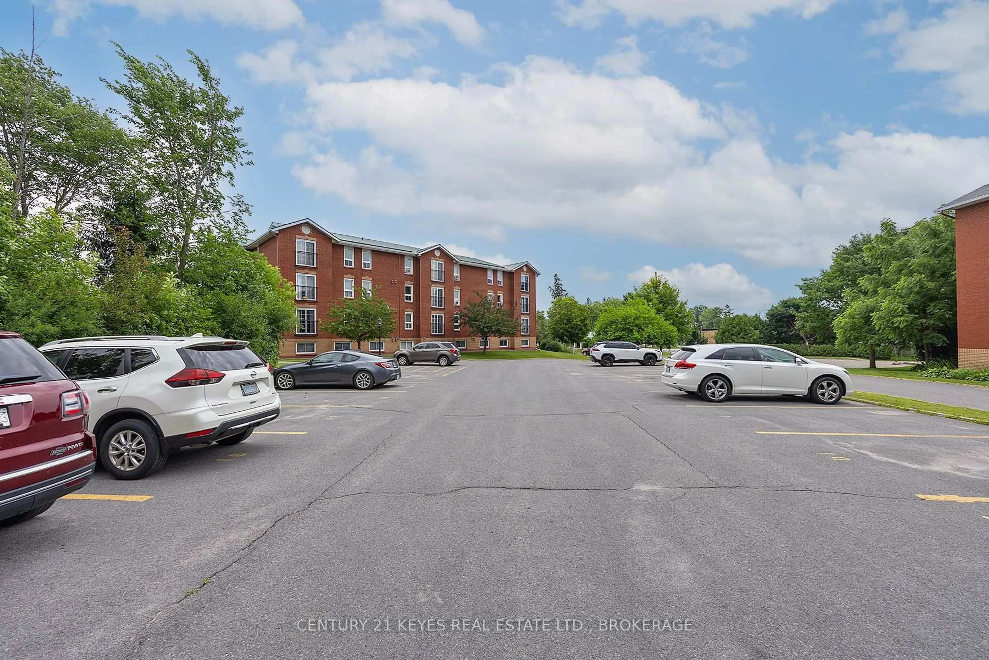 A pic from outside/outdoor area/front of a property/back of a property/a pic from drone, street for 550 Talbot Pl #402, Gananoque Ontario K7G 3C6