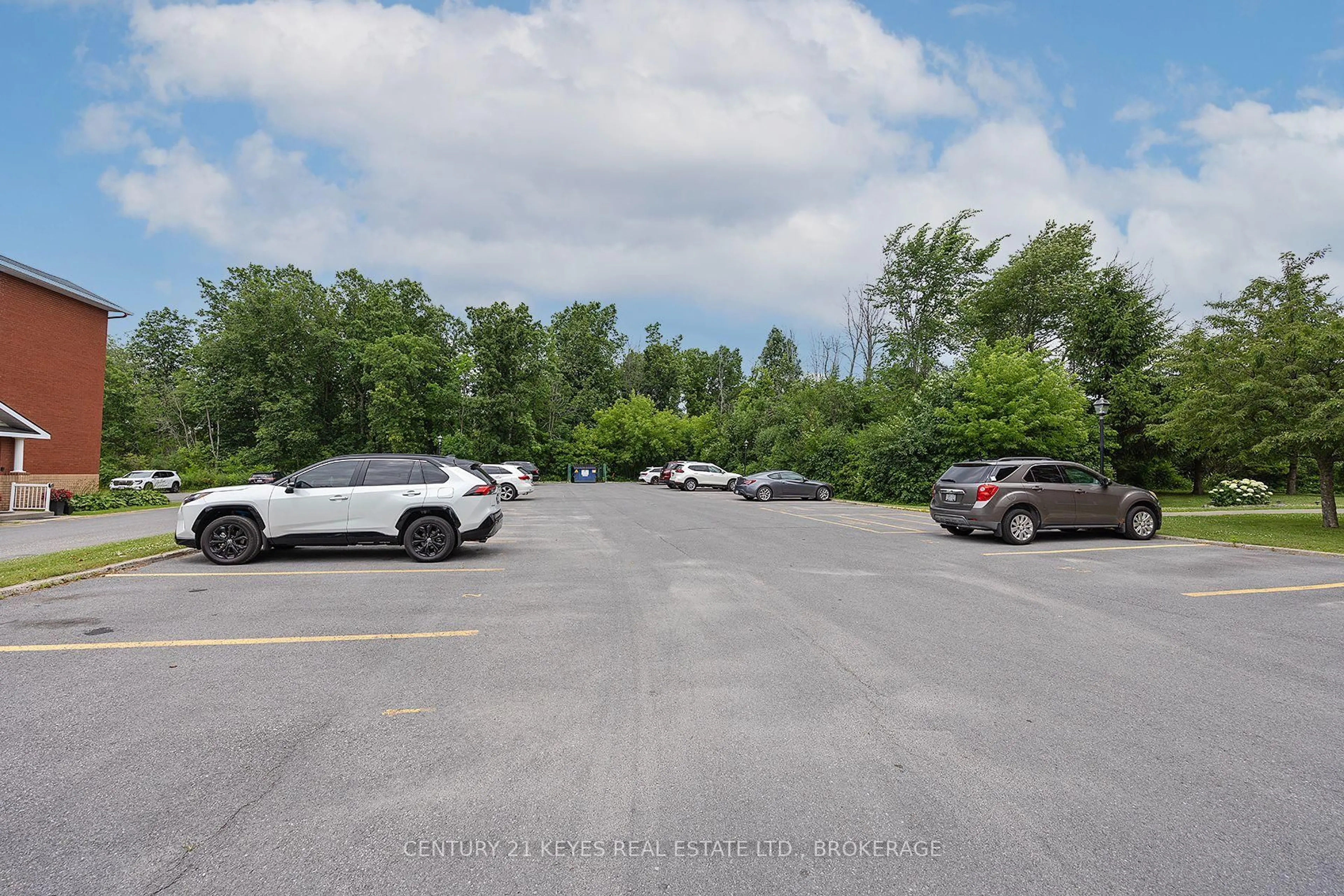Parking for 550 Talbot Pl #402, Gananoque Ontario K7G 3C6